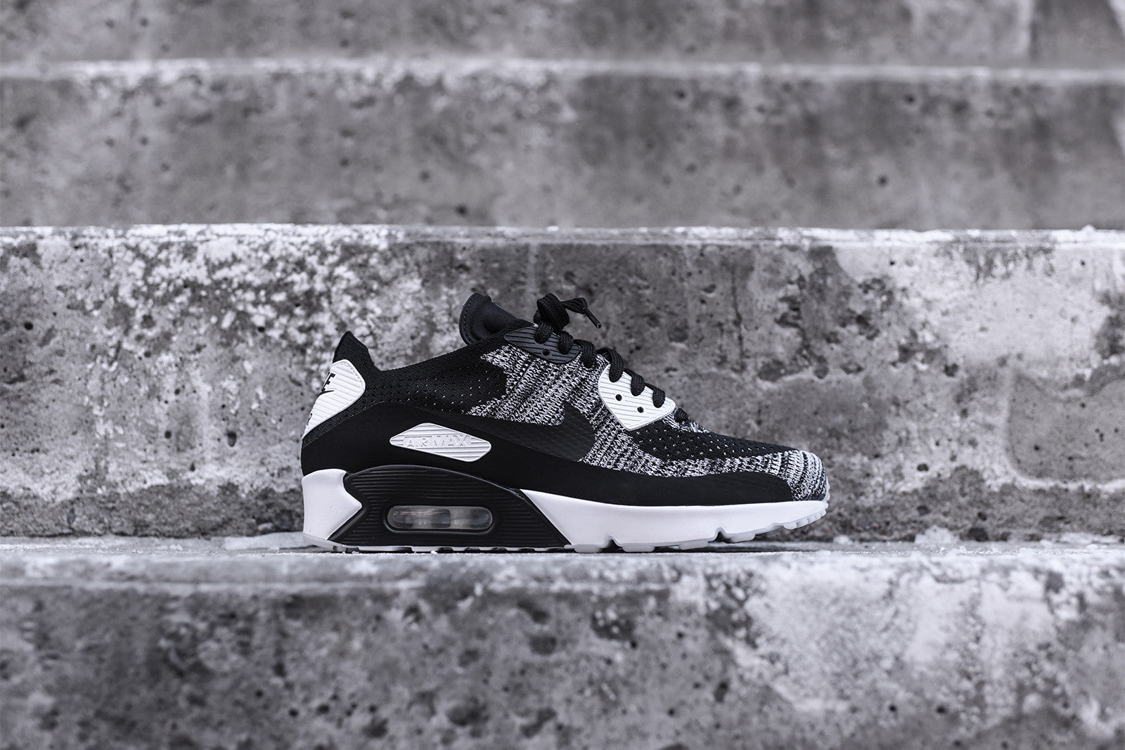 air max 90 flyknit black and white