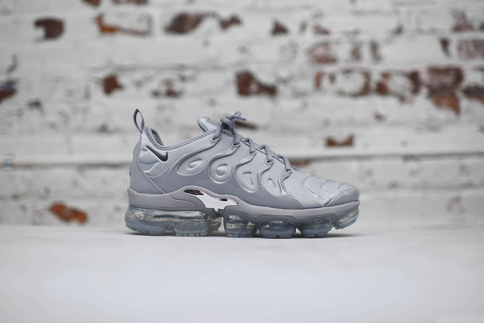 日本未入荷!★AIR VAPORMAX PLUS WOLF GREY Nike Air VaporMax Plus - Wolf Grey – Kith