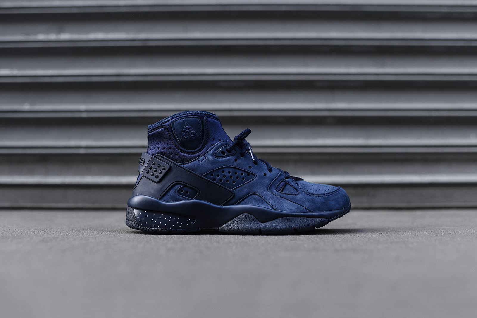 nike air mowabb obsidian