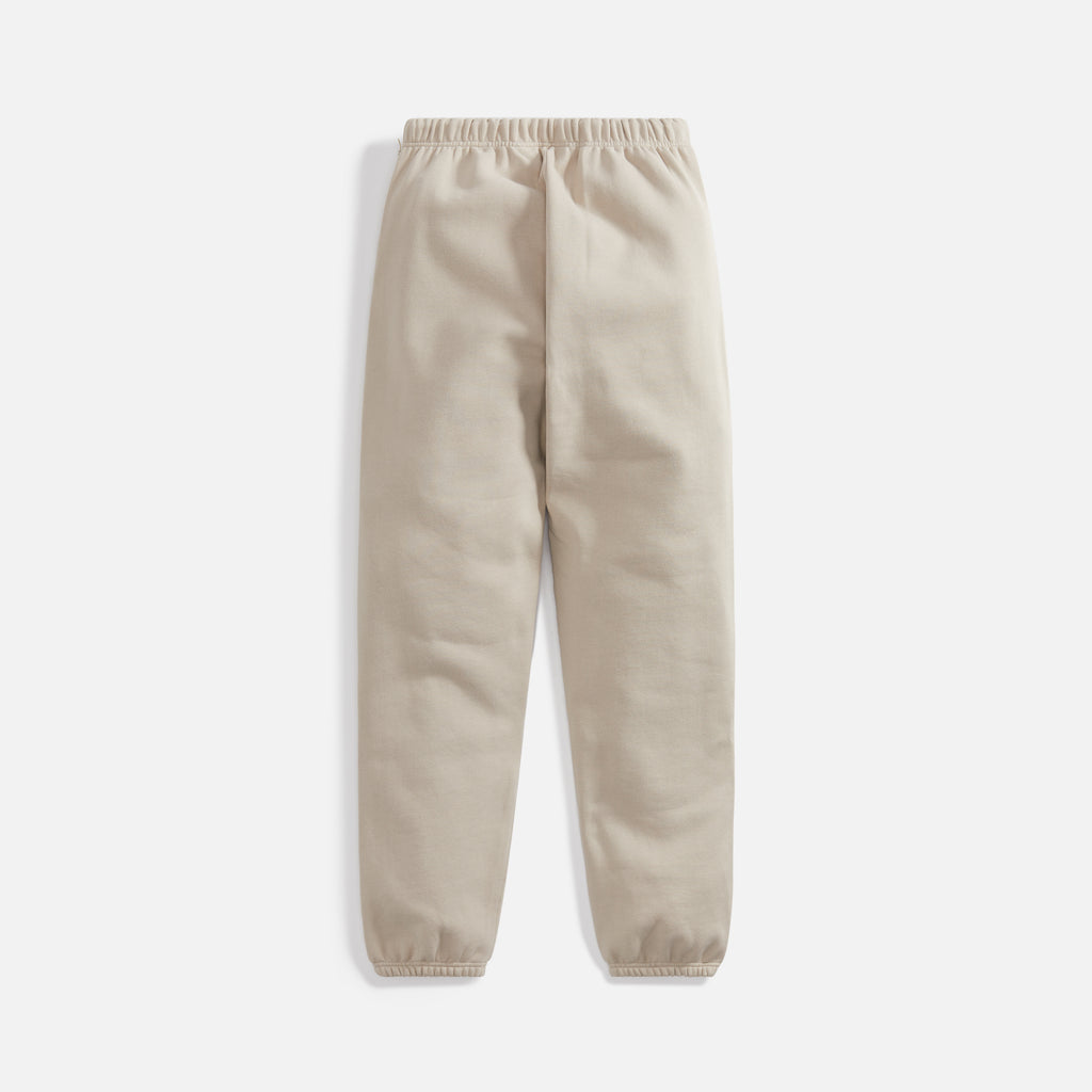 Essentials Sweatpant - Silver Cloud – Kith