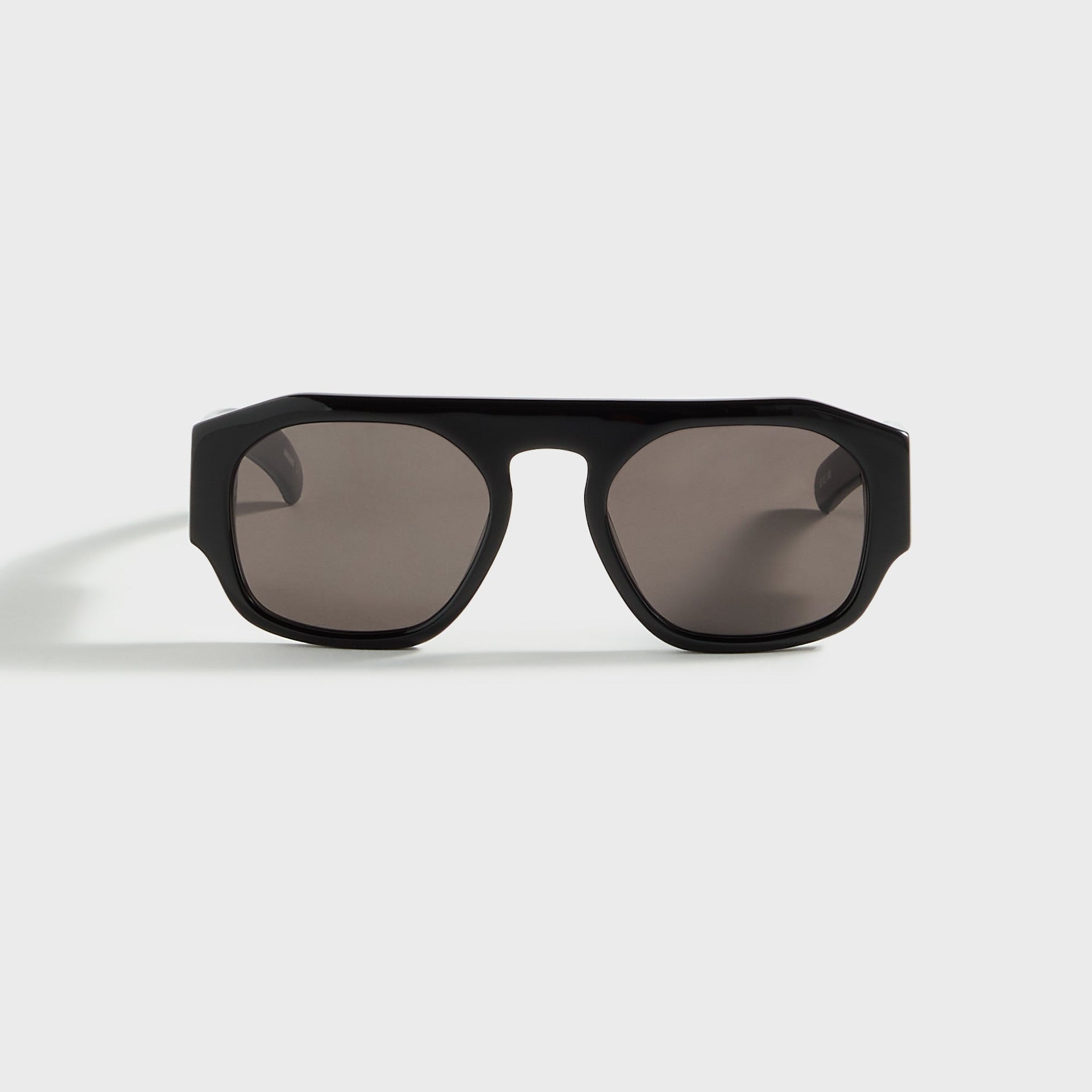 Flatlist Shade 02 in Solid Black / Solid Black Lens