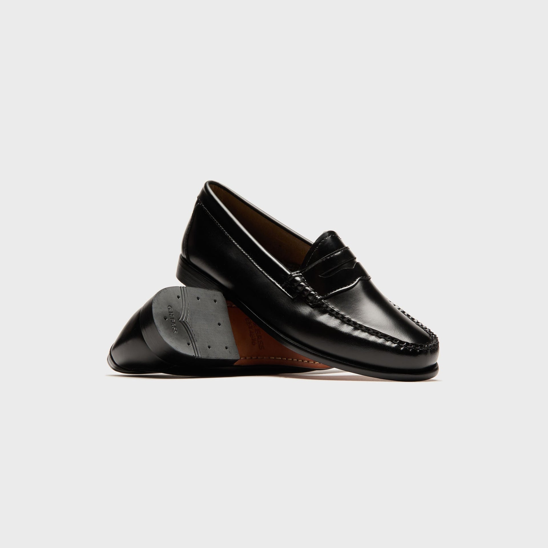 G.H. Bass WMNS Whitney Weejun Venetian Loafer - Black