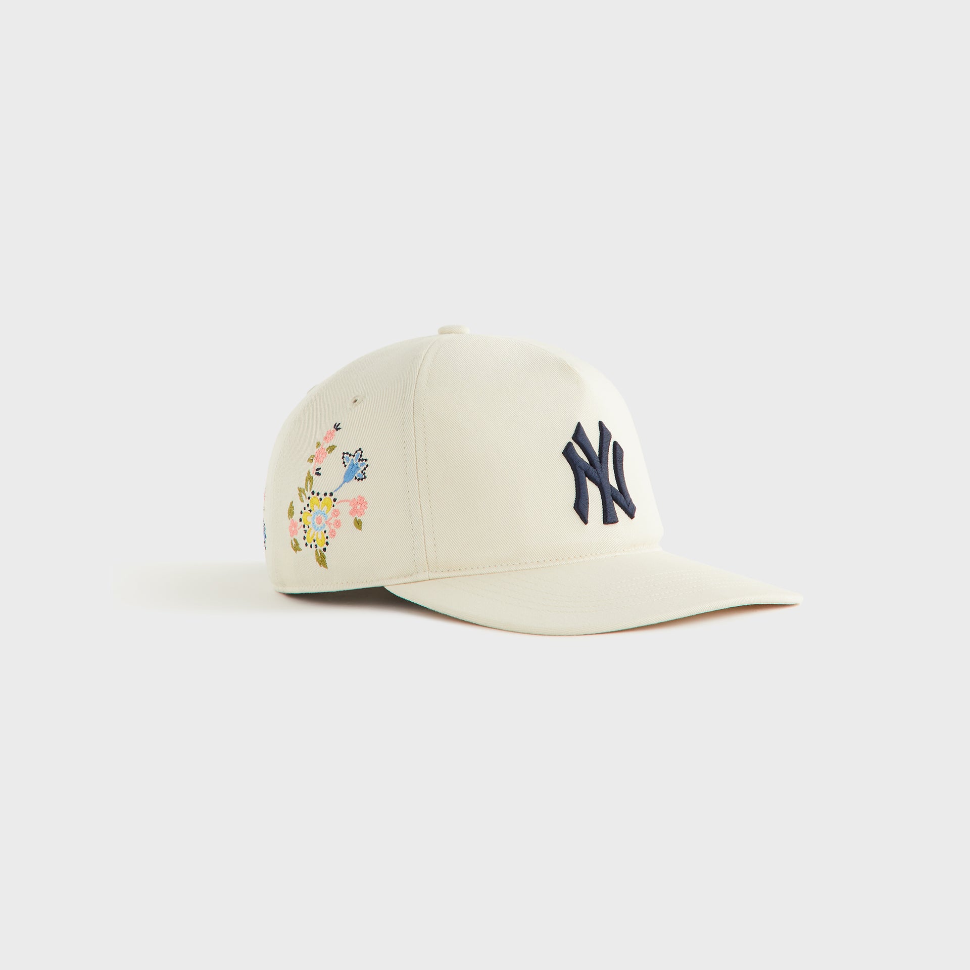 Kith Kids for the New York Yankees Floral Hitch Snapback in Sandrift