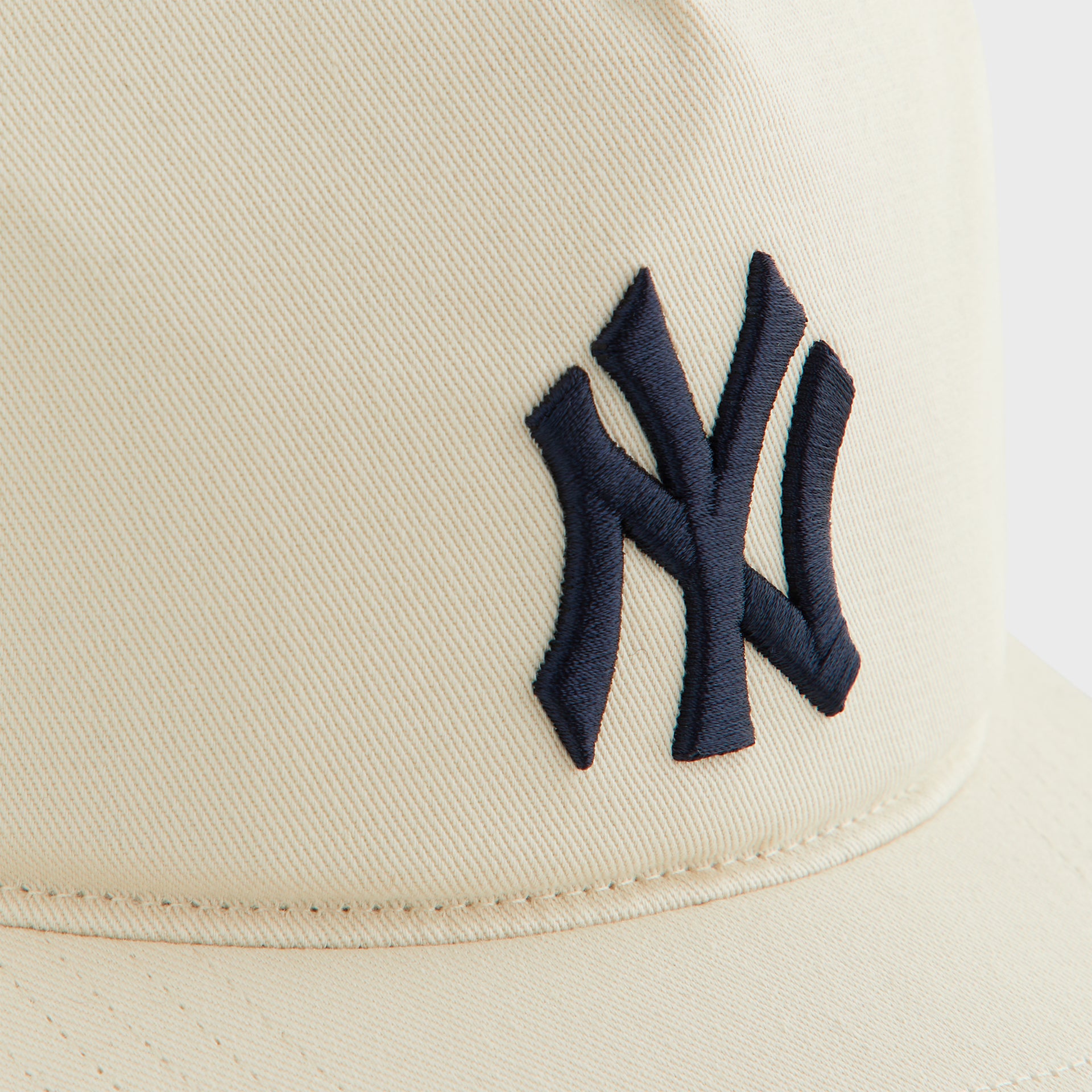 Kith Kids for the New York Yankees Floral Hitch Snapback in Sandrift