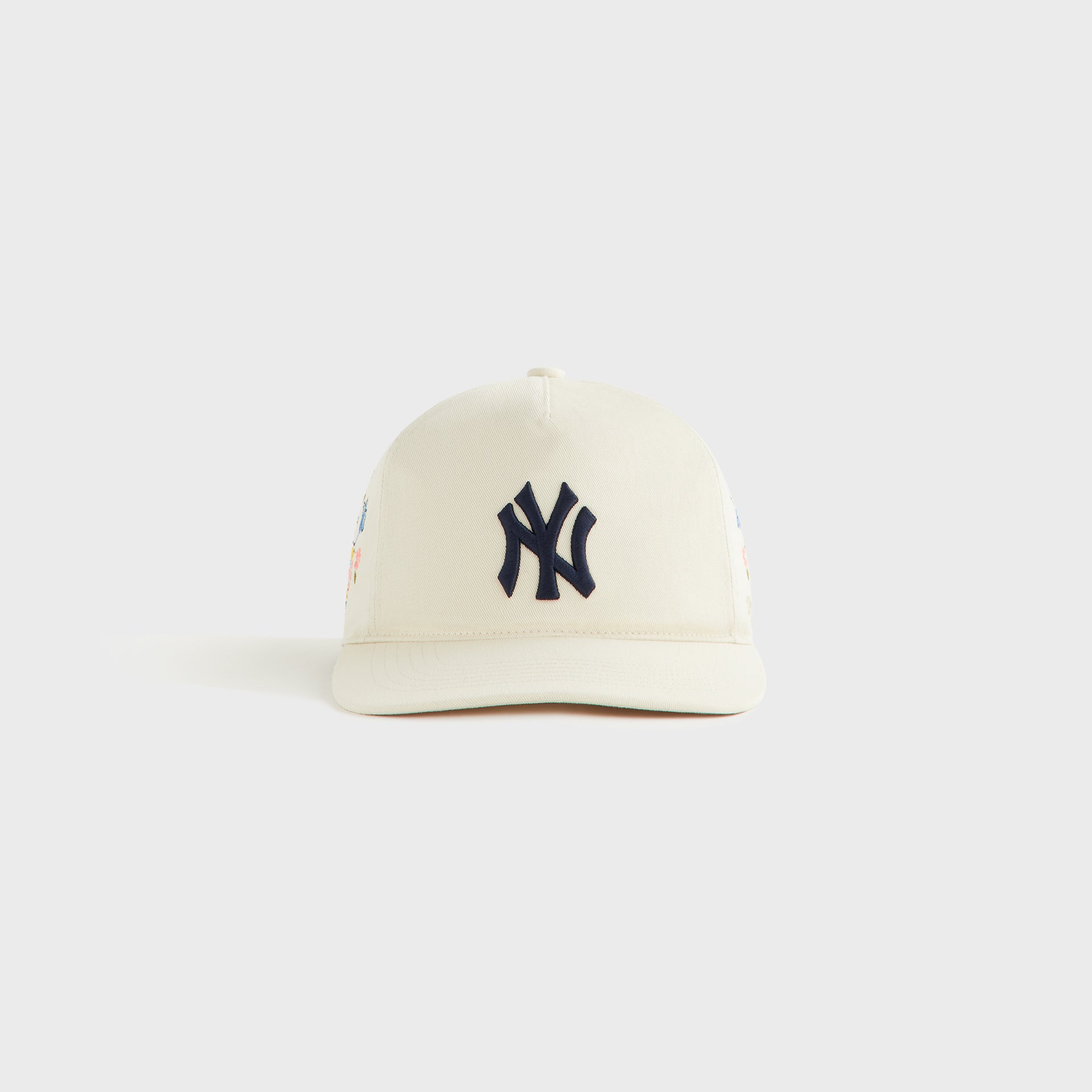 Kith Kids for the New York Yankees Floral Hitch Snapback in Sandrift