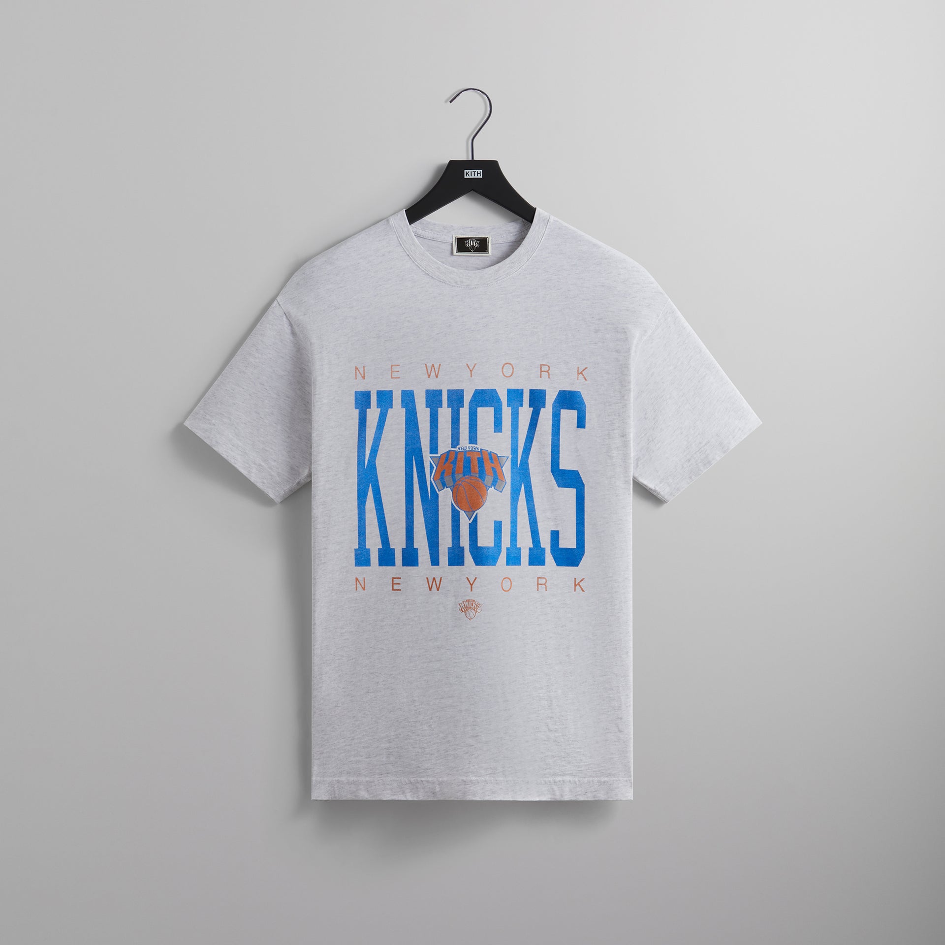 Erlebniswelt-fliegenfischenShops for the New York Knicks Home Court Vintage Tee - Light Heather Grey