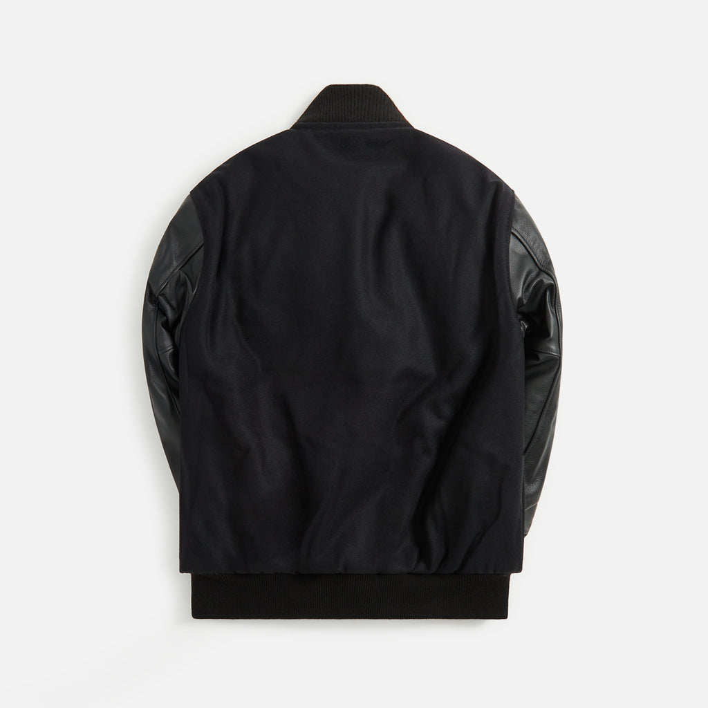 http://kith.com/cdn/shop/files/M32828-1-BACK_1024x1024.jpg?v=1699395142