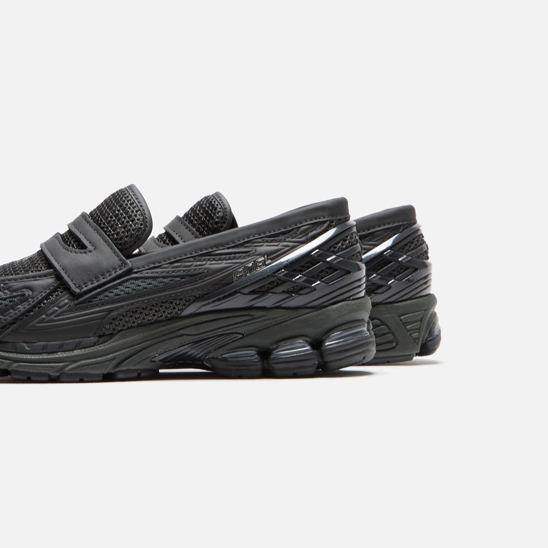 New Balance 1906L - Black / Blacktop / Phantom