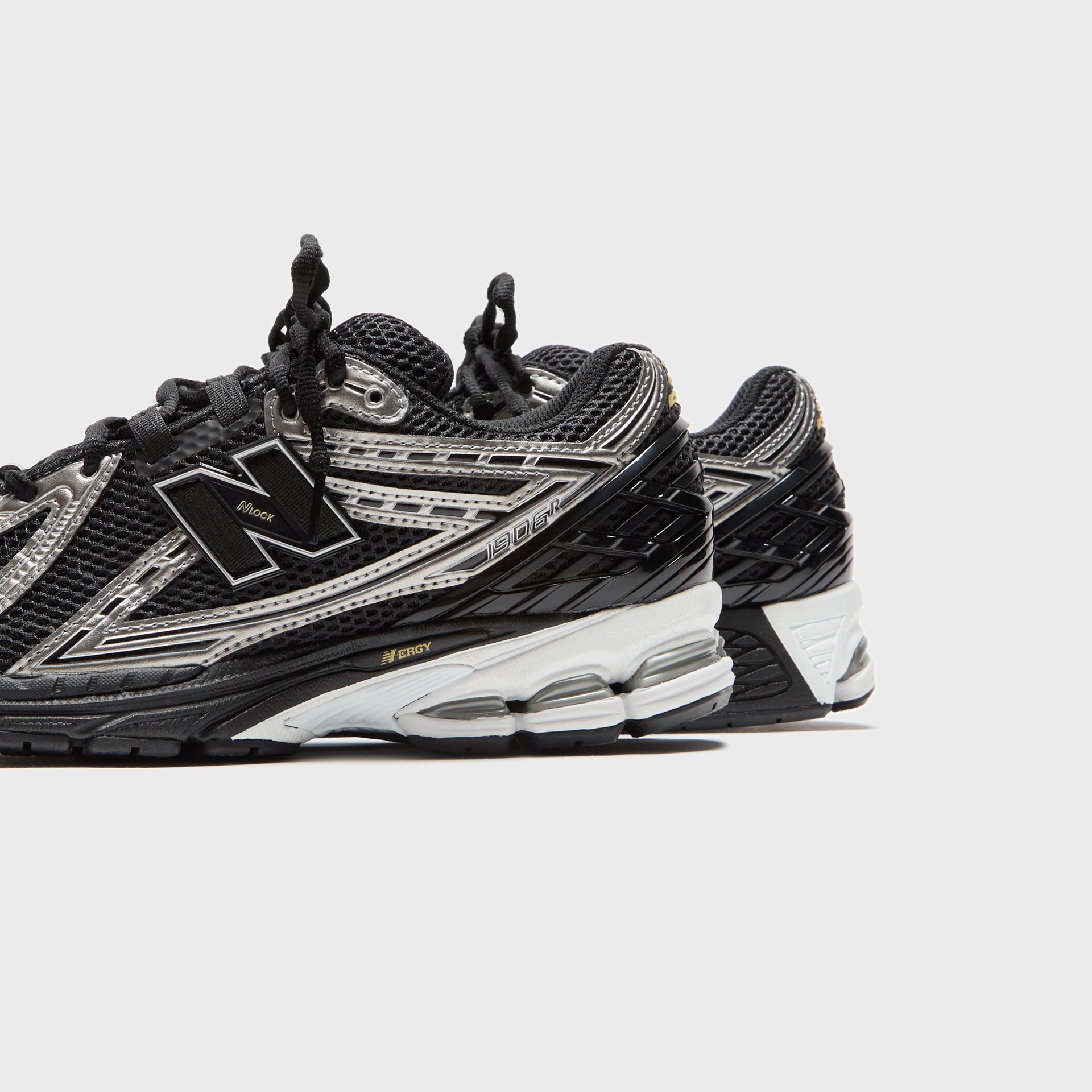 New Balance 1906 - Black / Dark Silver Metallic