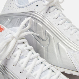 Nike WMNS Shox R4 - White / Metallic Silver / Max Orange / White