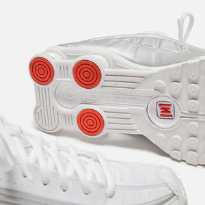 Nike WMNS Shox R4 - White / Metallic Silver / Max Orange / White