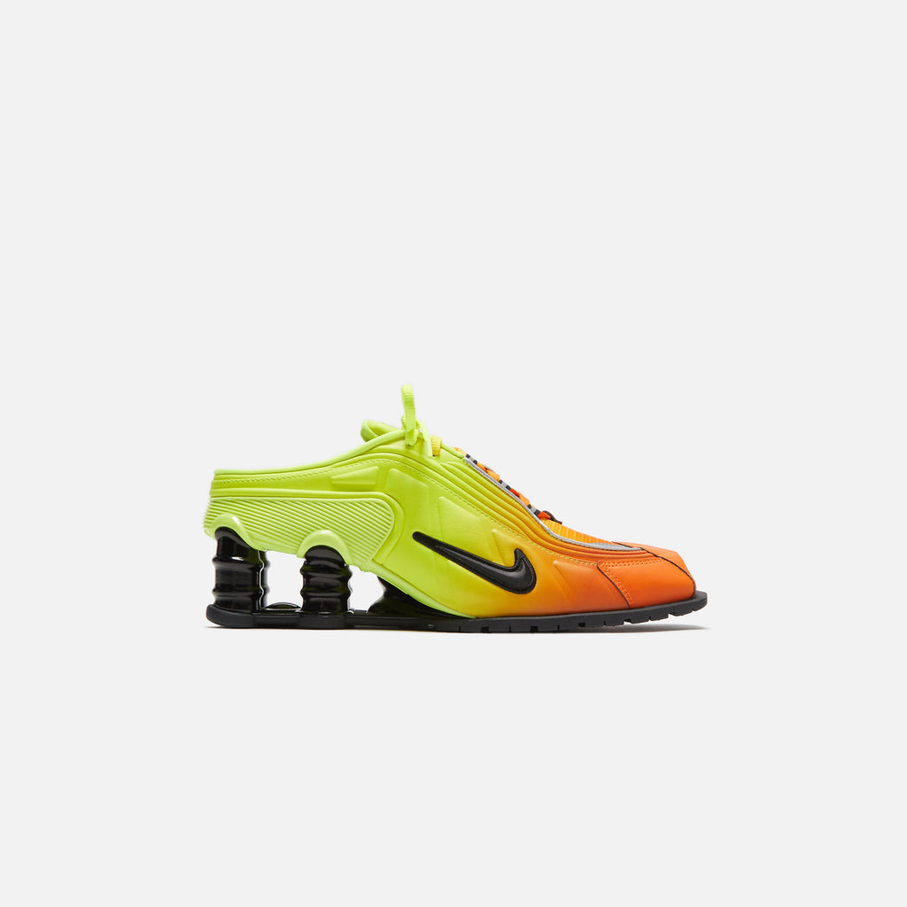 Nike x Martine Rose WMNS Shox MR4 - Safety Orange / Black