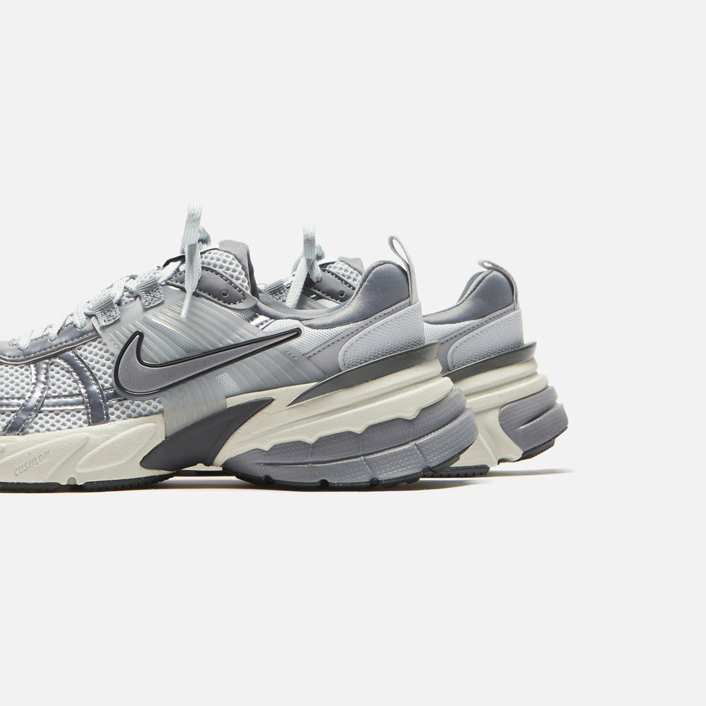 Nike WMNS V2K Run Pure Platinum / Metallic Cool Grey Kith