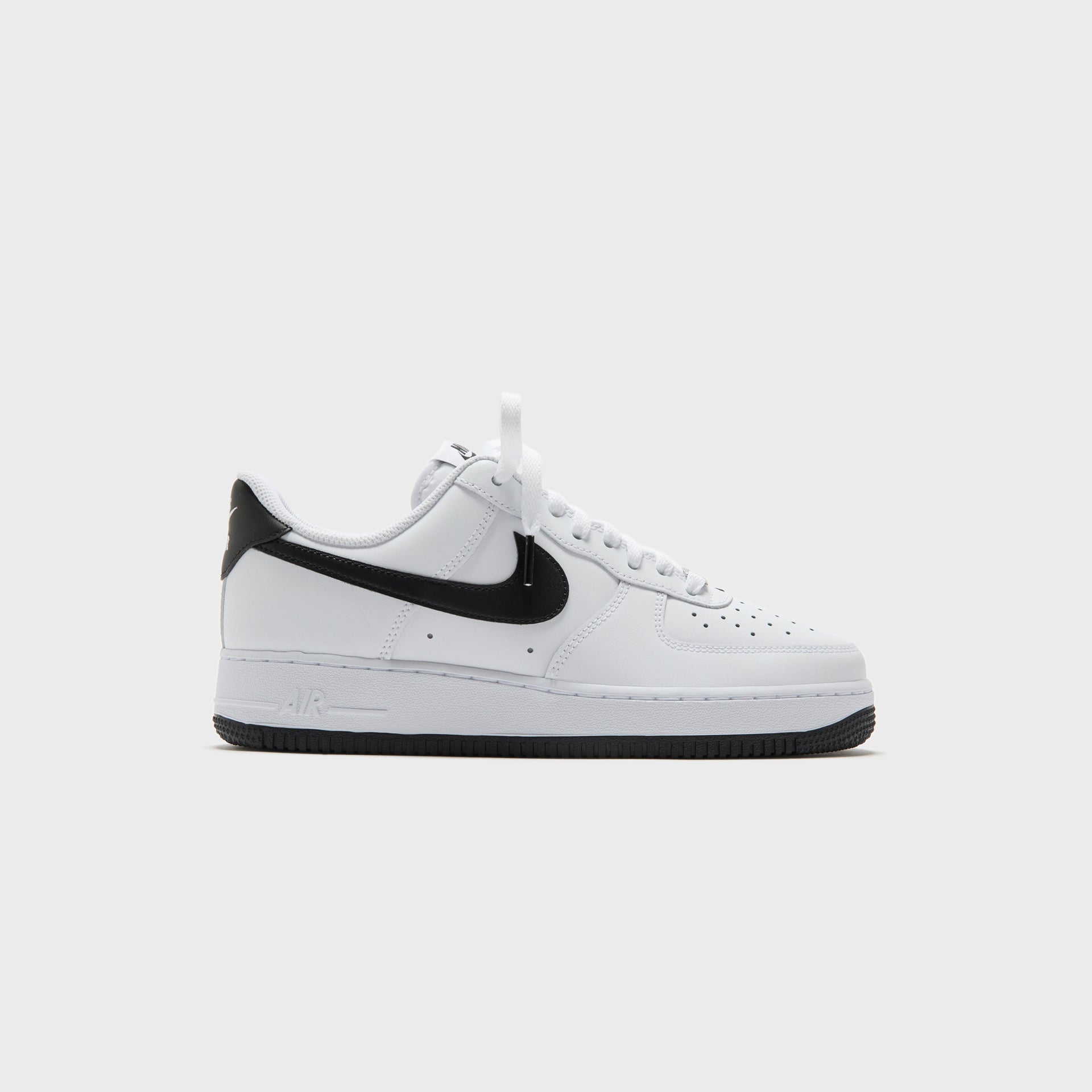 Nike Air Force 1 '07 - White / Black