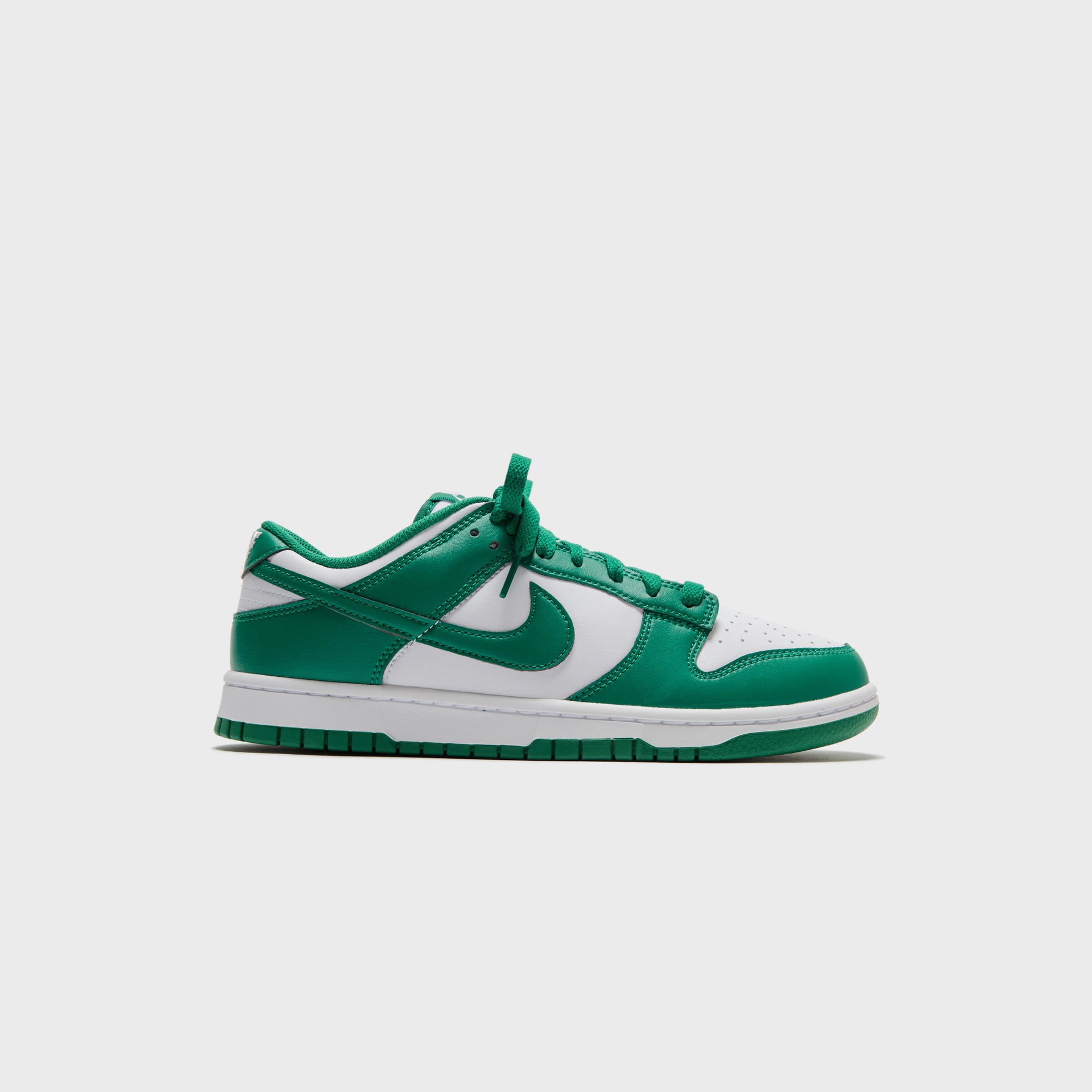 Nike Dunk Low Retro - White / Malachite