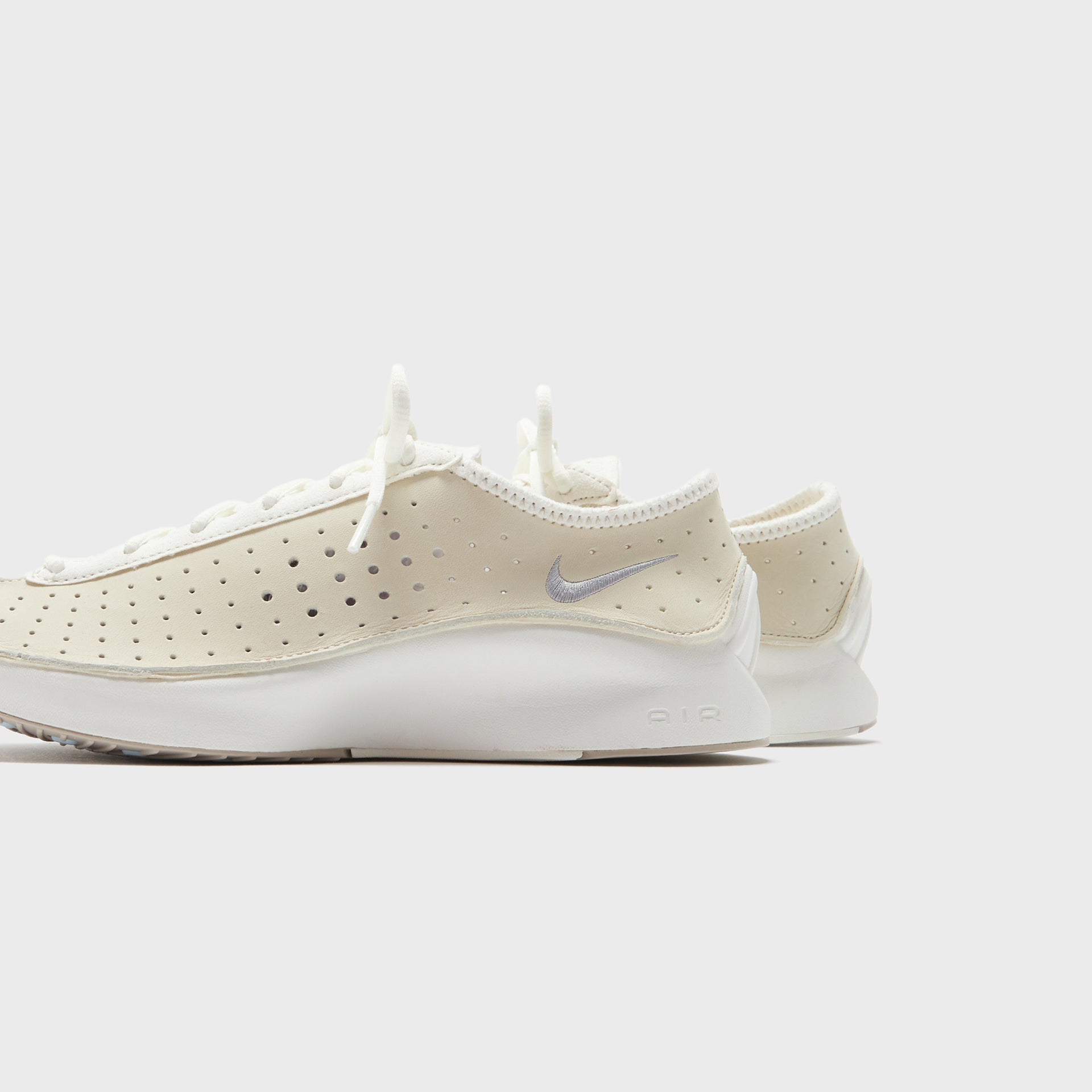 Nike WMNS Air Superfly - Coconut Milk / Metallic Silver