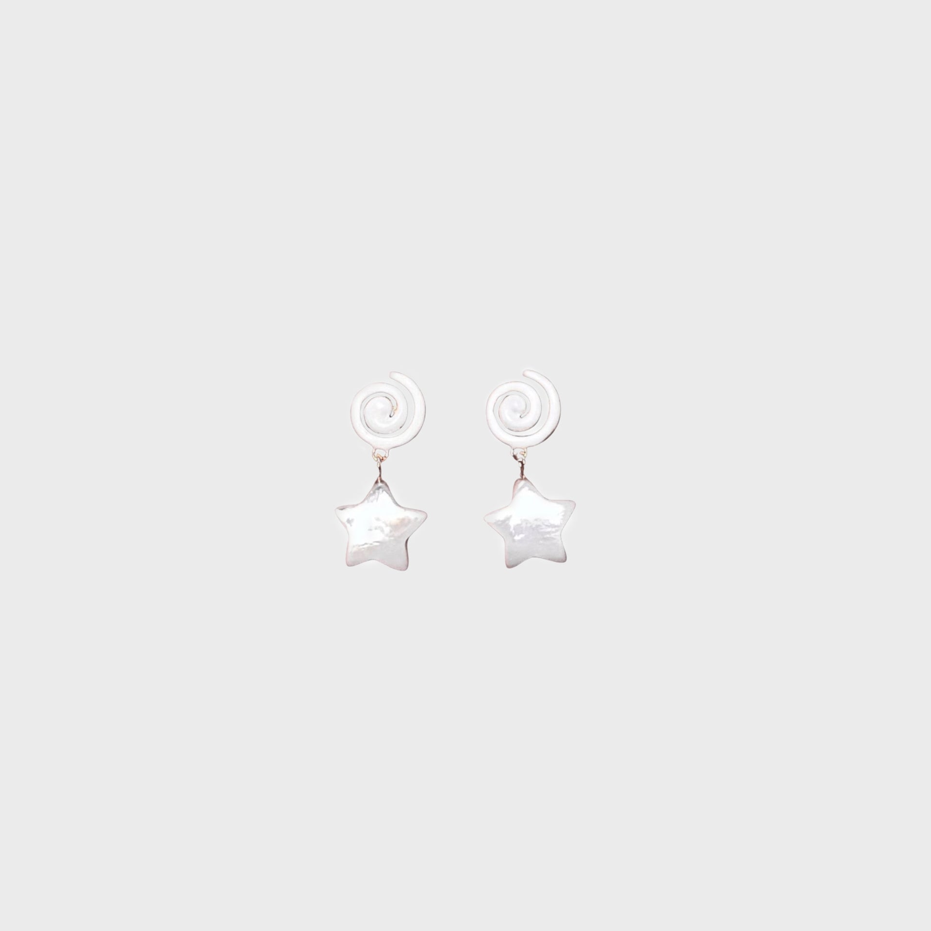 Notte Swirly Star Glow Earring - White