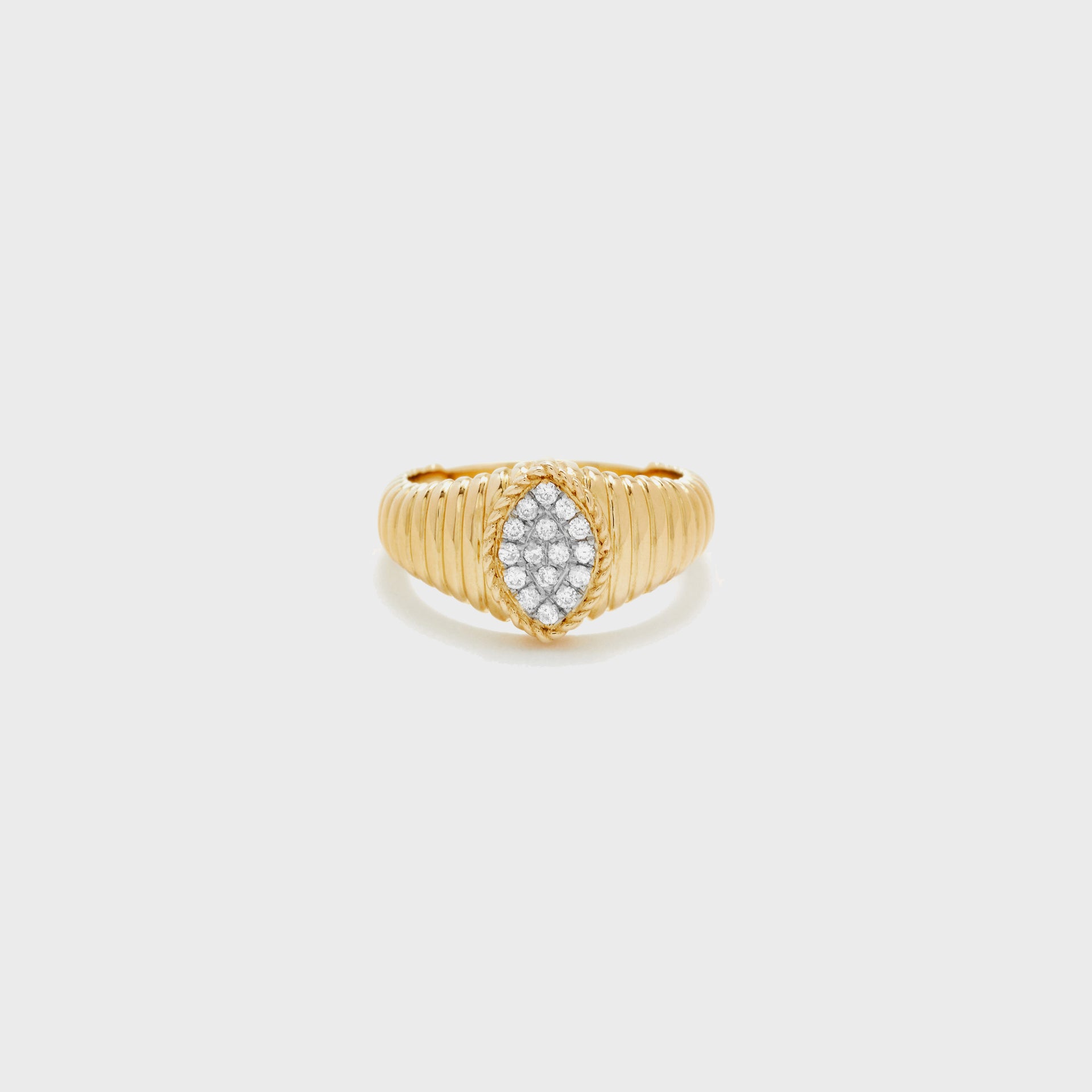 Yvonne Leon Baby Chevaliere Marquise Berlingot Diamants - Gold