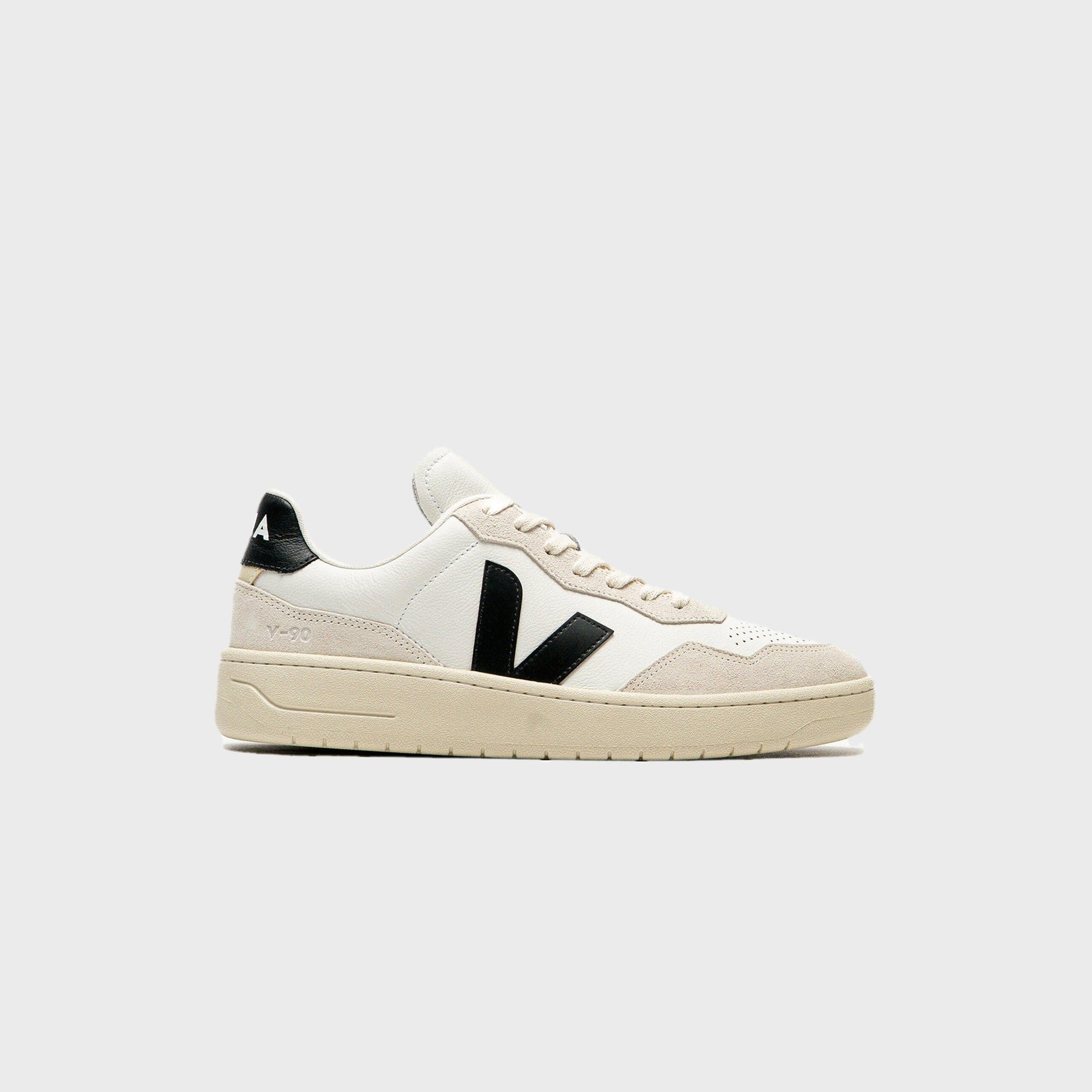 Veja V-90 - White / Black