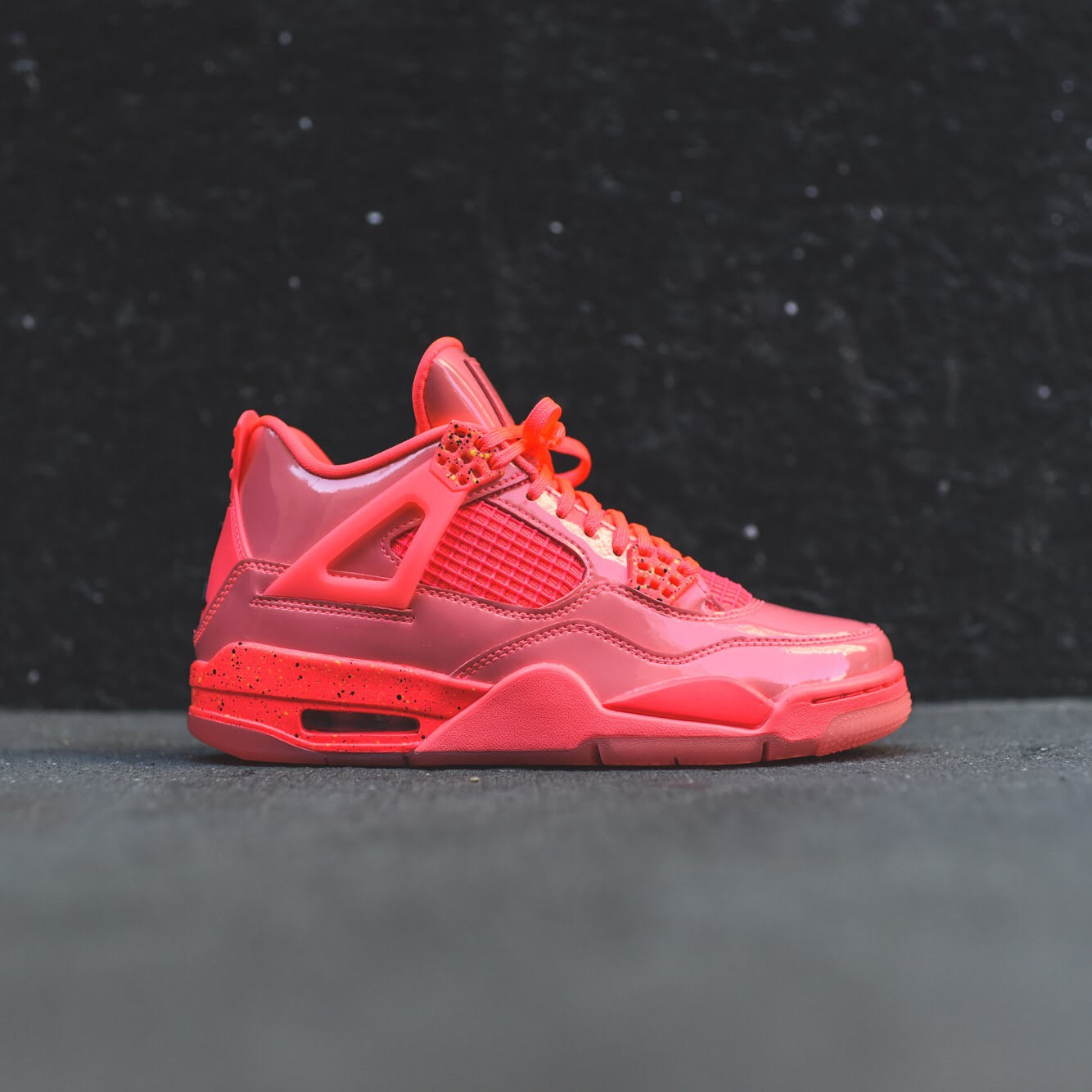 Nike WMNS Air Jordan 4 Retro NRG - Hot Punch / Black / Volt