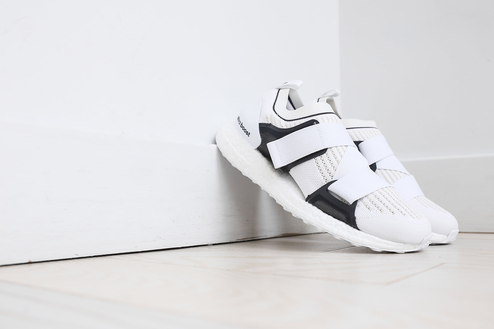adidas by Stella McCartney WMNS UltraBoost X - White / Grey Kith adidas by Stella McCartney WMNS UltraBoost X - White / Grey Kith