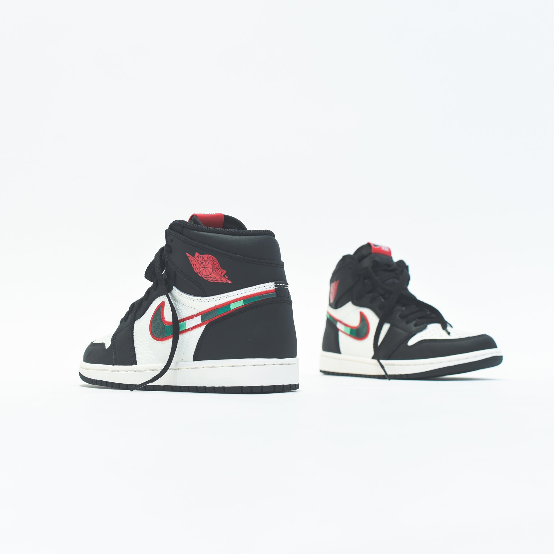 Nike GS Air Jordan 1 Retro High OG - Black / Varsity Red / Sail