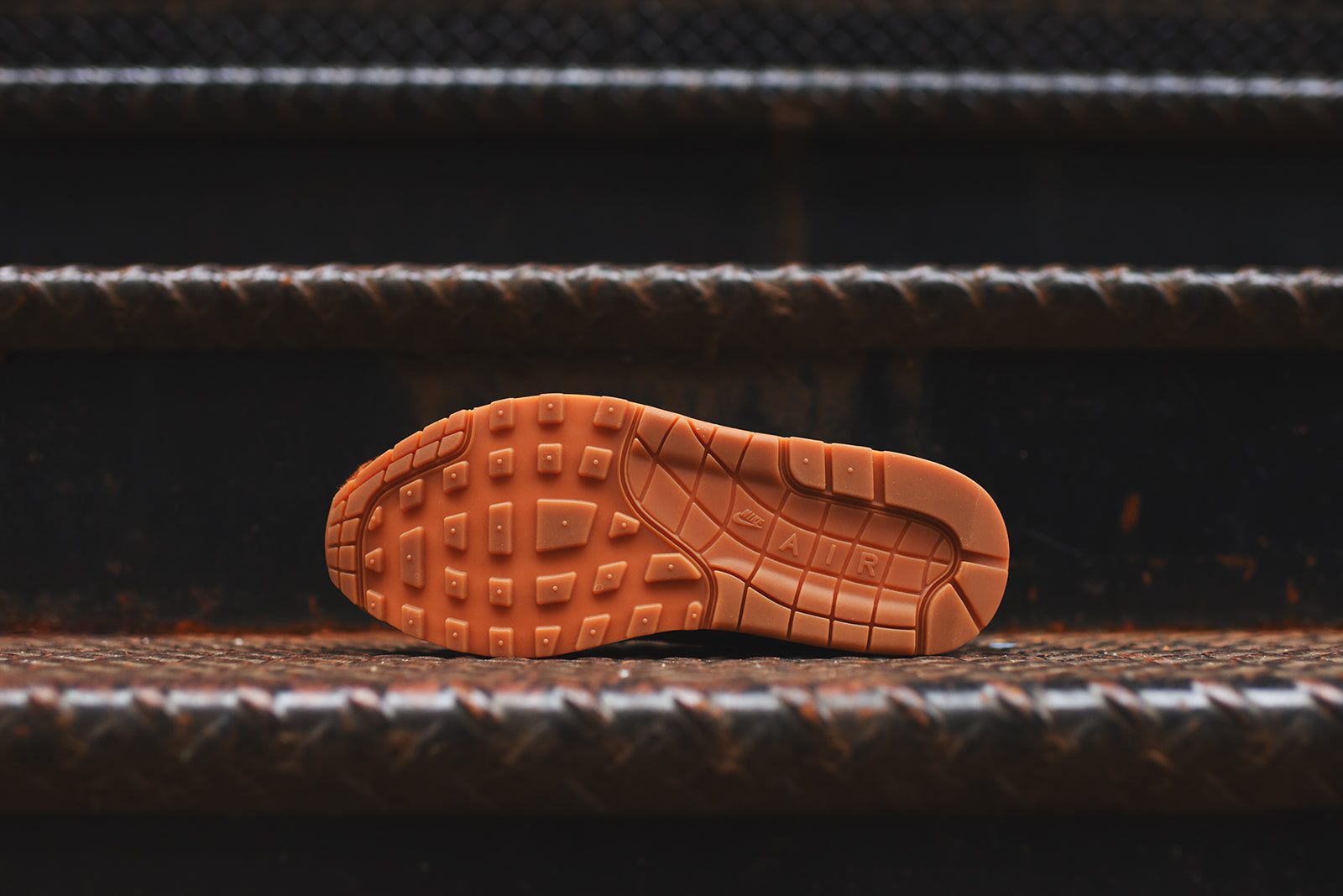 Nike x atmos Air Max 1 DLX - Wheat / Sport Red / Bison