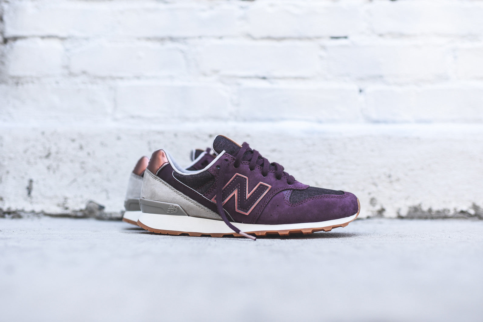 New Balance WMNS 696 - Supernova Red
