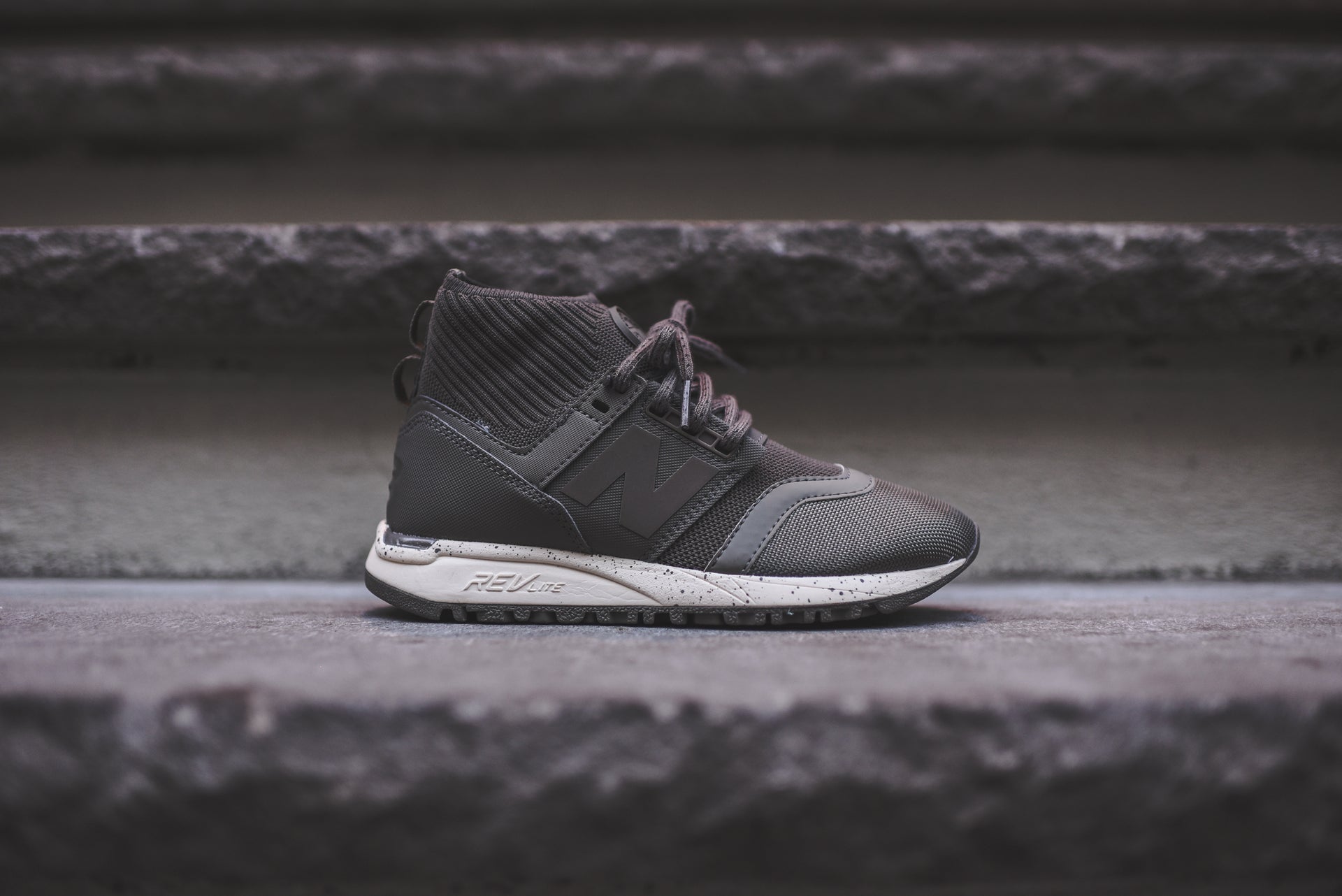 New Balance WMNS 247 - Grey / White