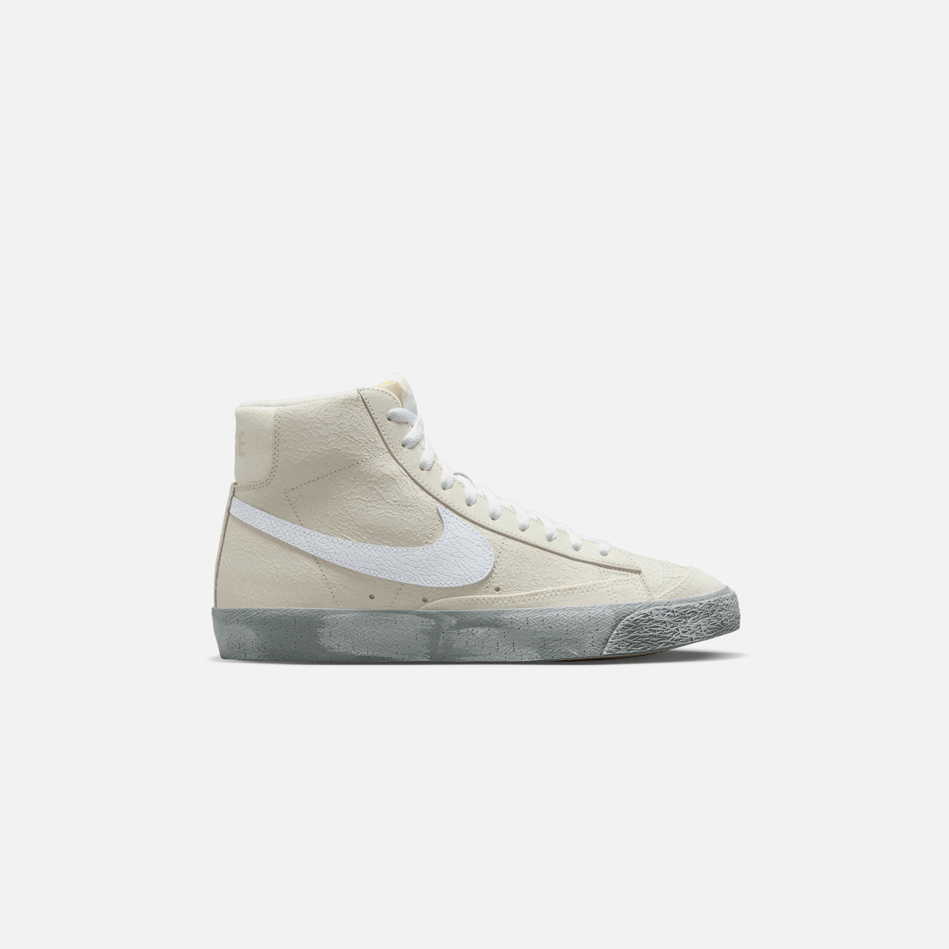 Nike Blazer Mid `77 SE EMB - Summit White / Phantom / Mica Green