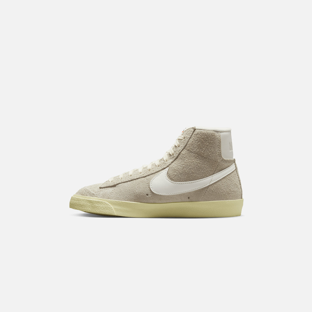 Nike WMNS Blazer Mid `77 Vintage - Light Bone / Sail / Alabaster