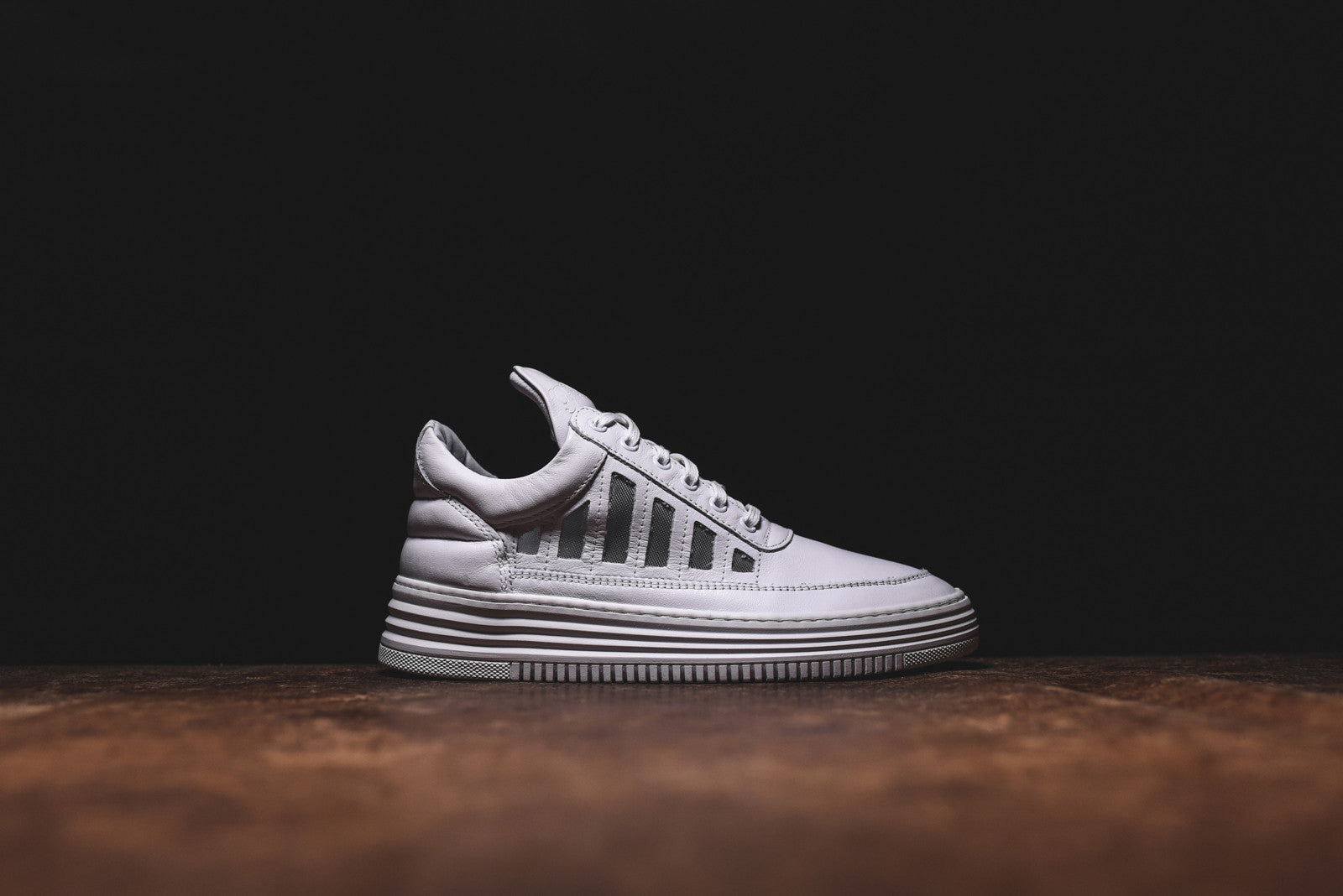 Filling Pieces Low Top Cut-Out - White