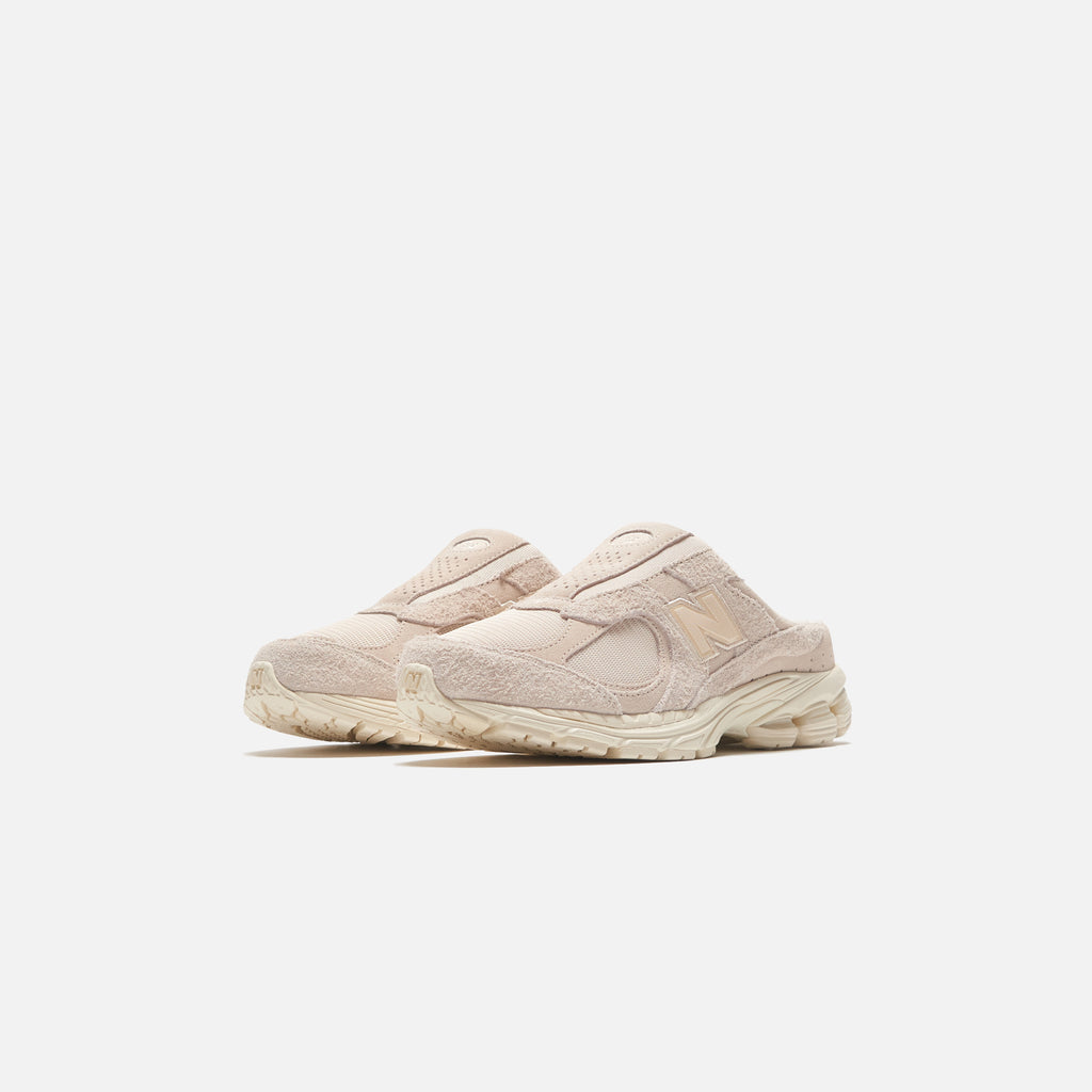 New Balance 2002R Mule - Calm Taupe / Angora – Kith