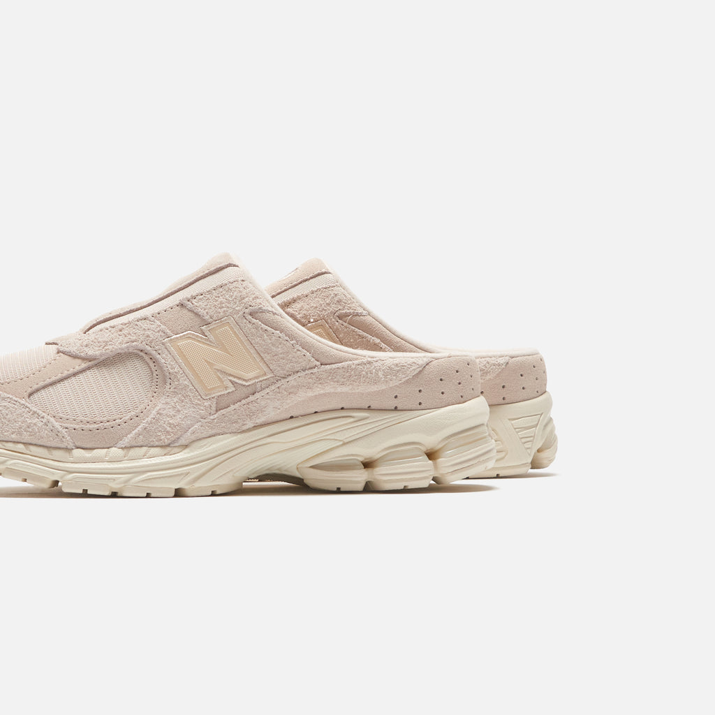 New Balance 2002R Mule - Calm Taupe / Angora – Kith