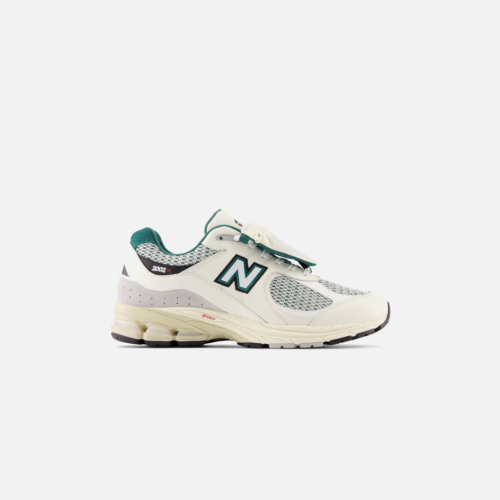 New Balance 2002R - Sea Salt / Green / White – Kith