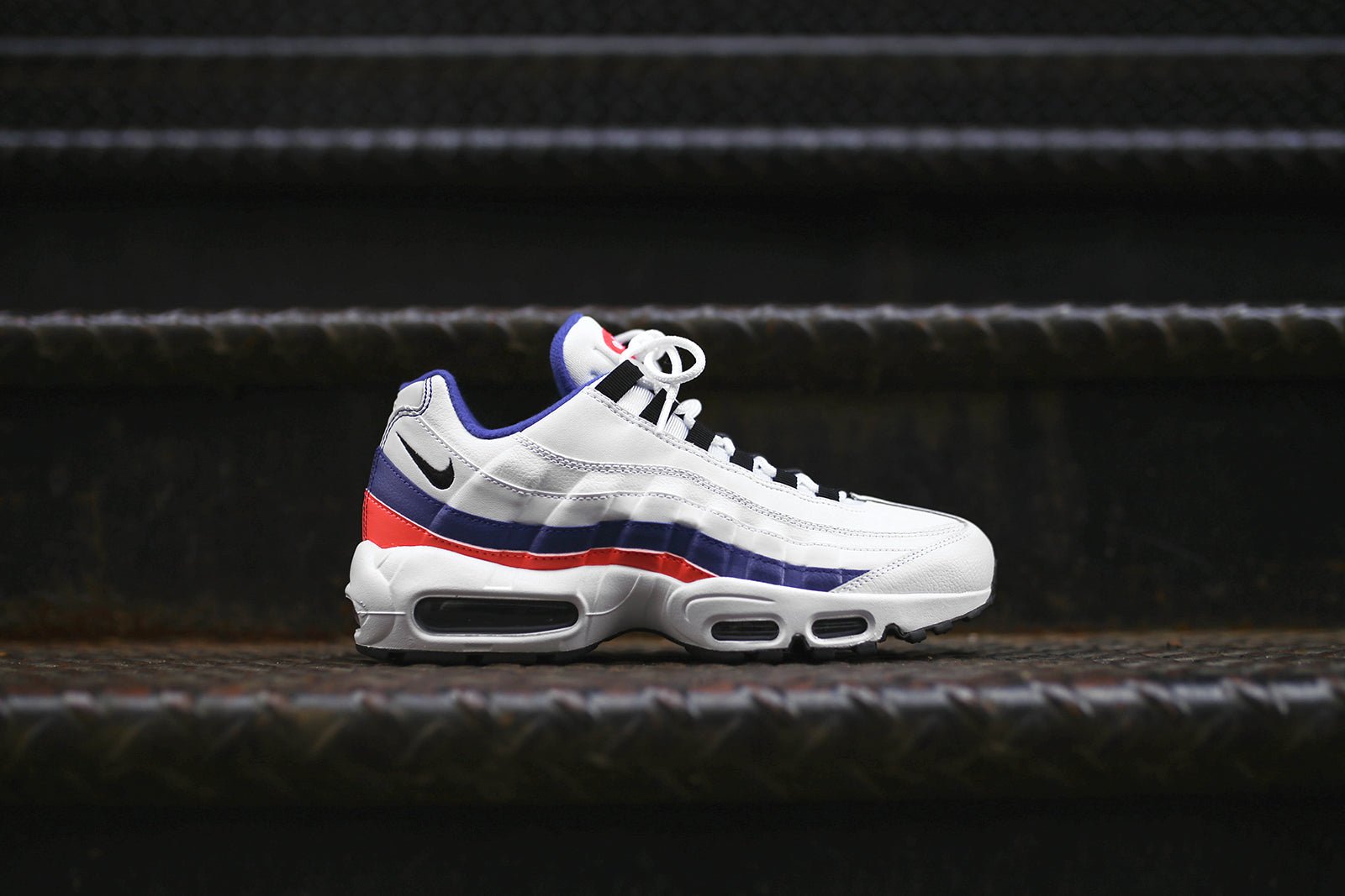 Nike Air Max 95 Essential - White / Blue / Red