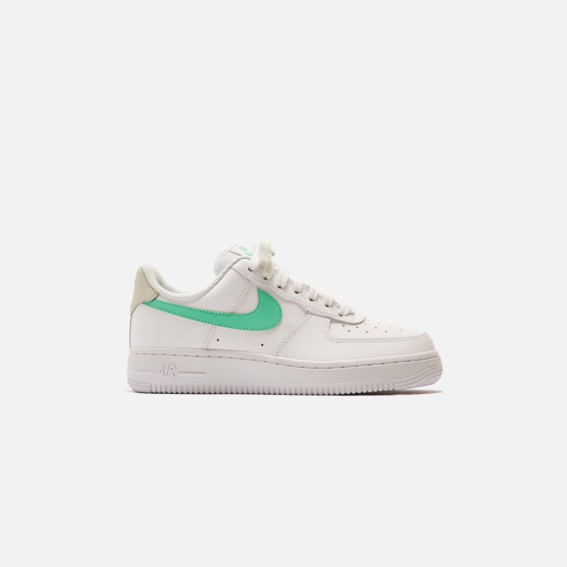 Nike WMNS Air Force 1`07 - White / Green Glow / Light Bone