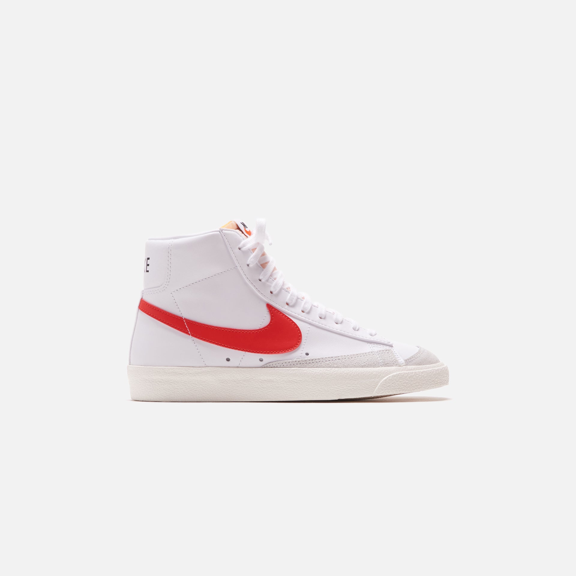 Nike Blazer Mid `77 - White / Medium Blue / Sail / Habanero Red