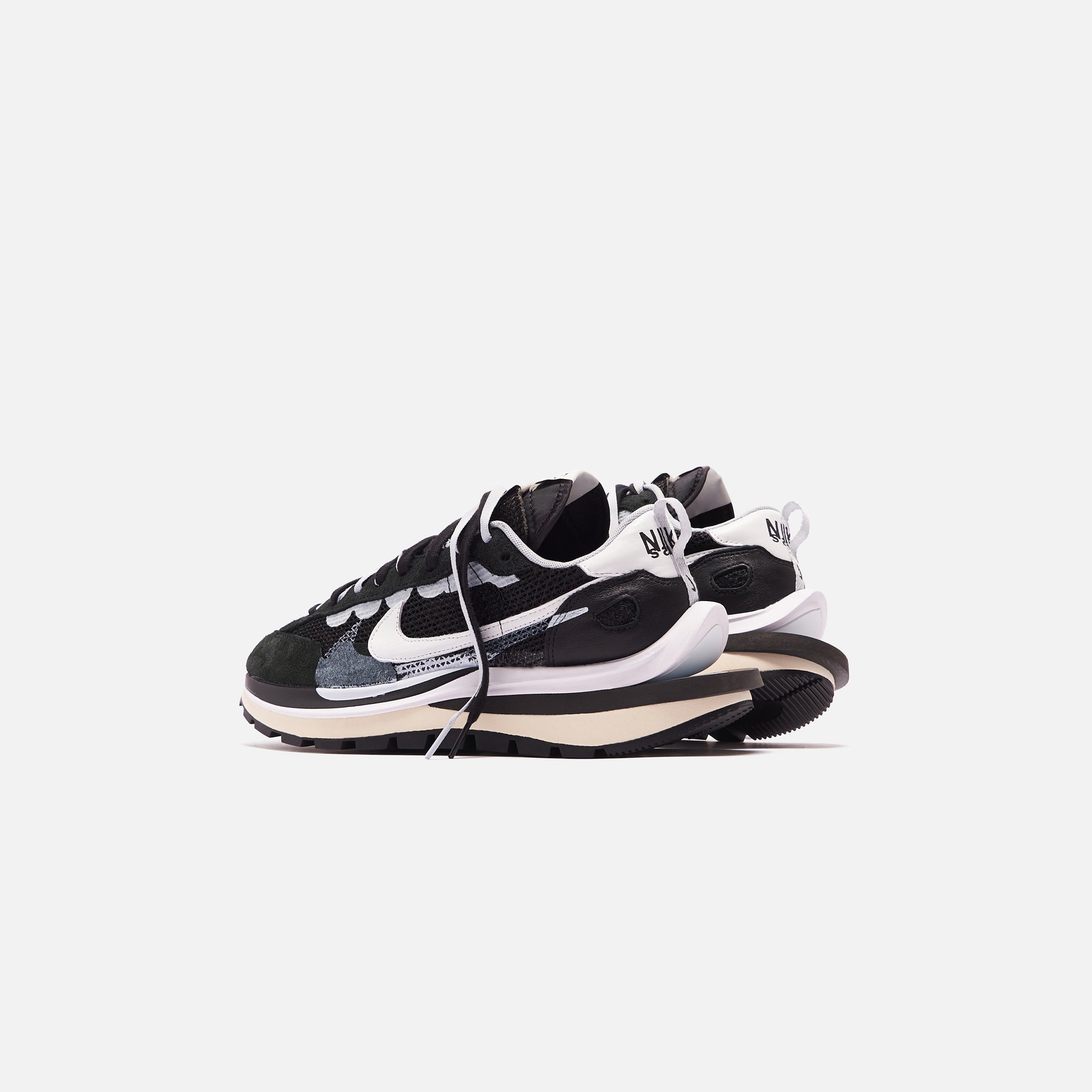 Nike Sacai Vaporwaffle - Black / Summit White / Pure Platinum