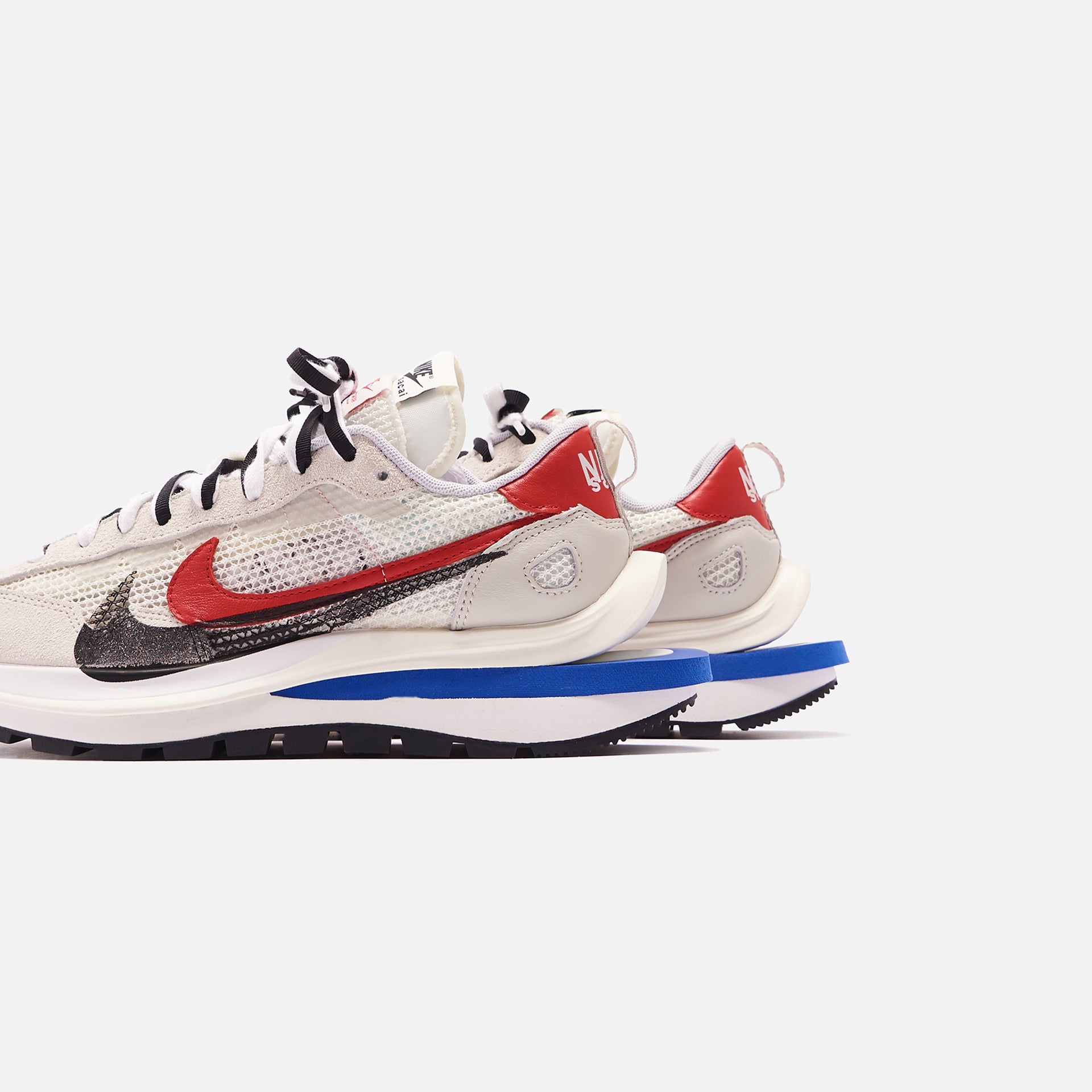 Nike Sacai Vaporwaffle - Sail / Sport Fuchsia / Light Bone / Game Royal