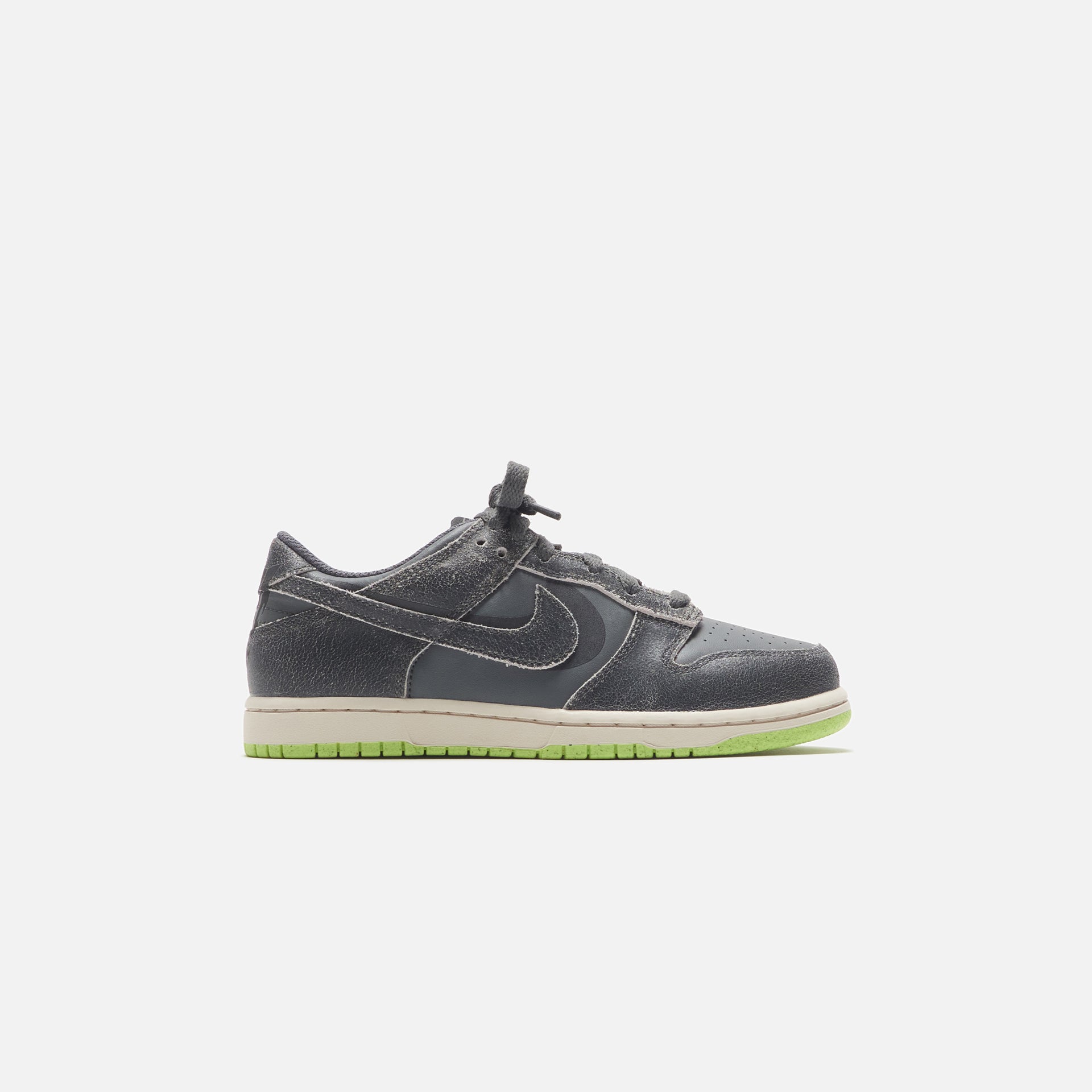 Nike Dunk Low SE - Iron Grey / Phantom / Ghost Green