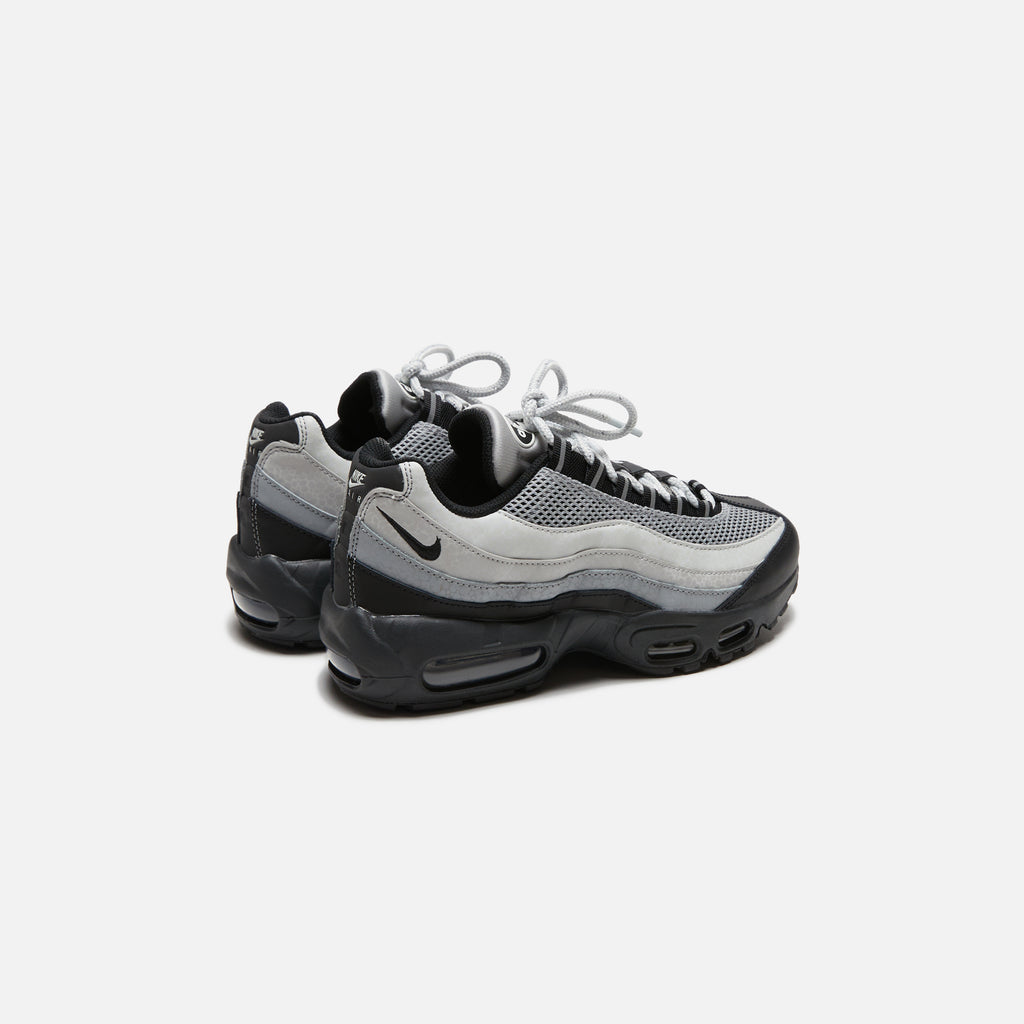 Discrimineren Rubriek munt Nike WMNS Air Max 95 - Light Smoke Grey / Black-Photon Dust / Sail / A –  Kith