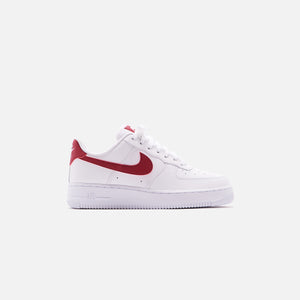 Nike WMNS Air Force 1 '07 Low - White / Noble Red