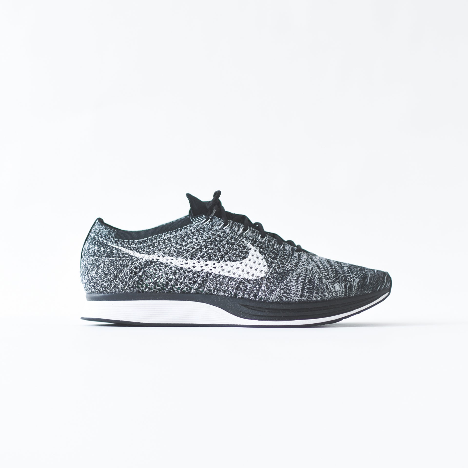 Nike Flyknit Racer - Black / White