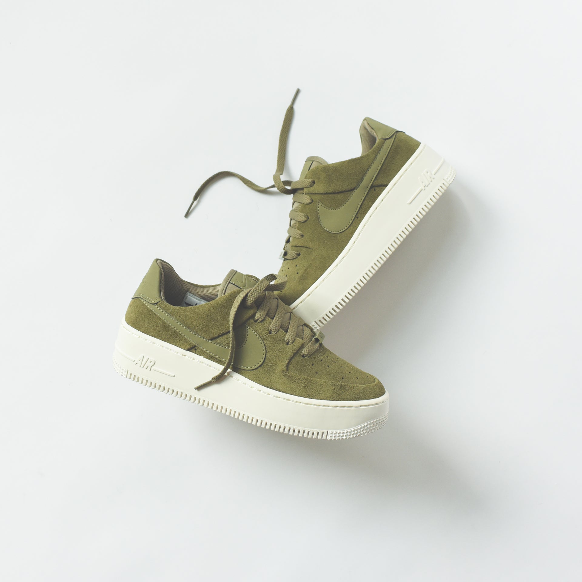 Nike WMNS Air Force 1 Sage Low - Olive / White