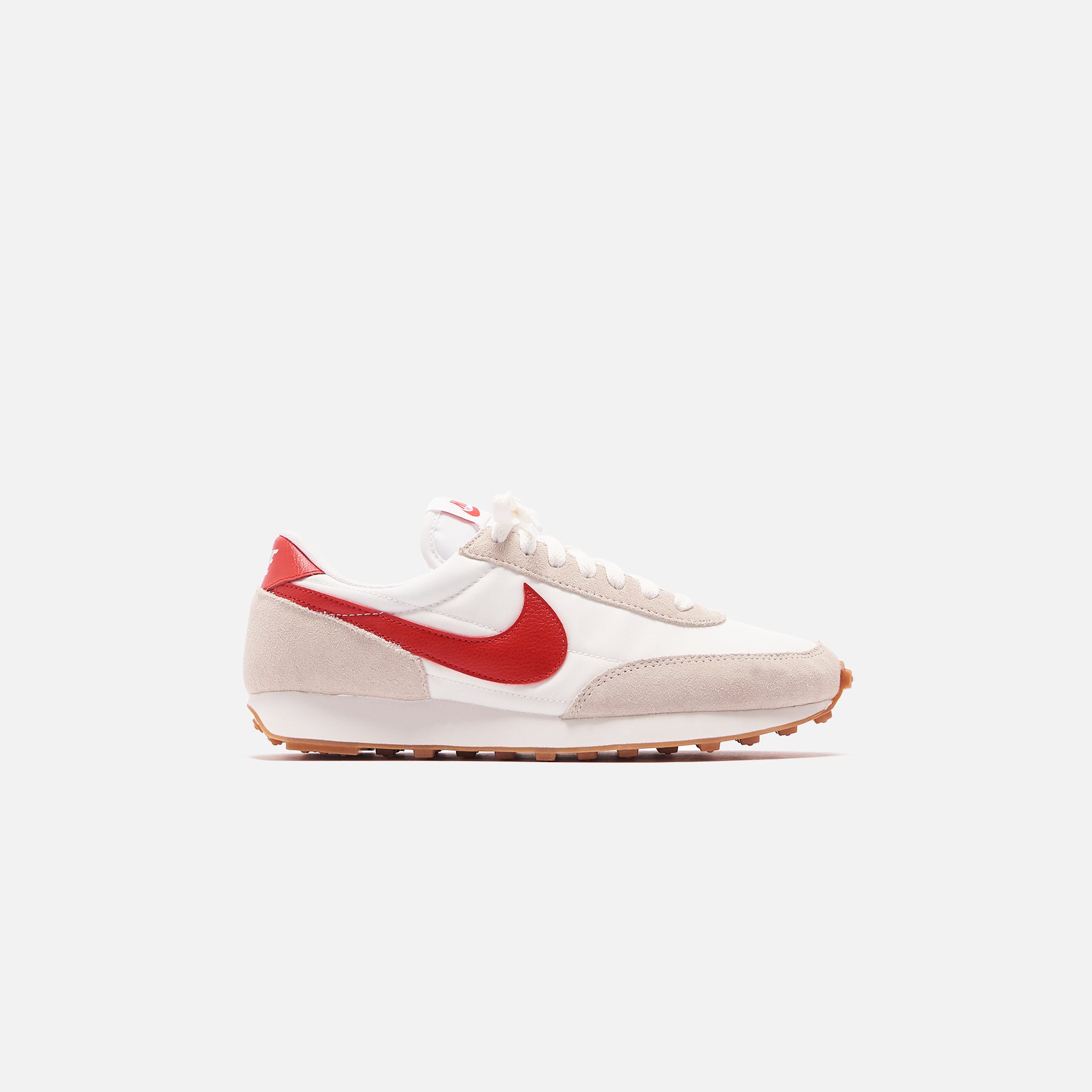 Nike WMNS Daybreak - Summit White / Light Orewood Brown / Gum Medium Brown / University Red