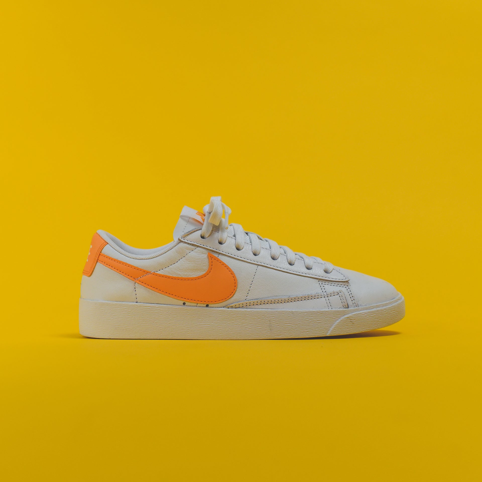 Nike WMNS Blazer Low LE - White / Fuel Orange / White