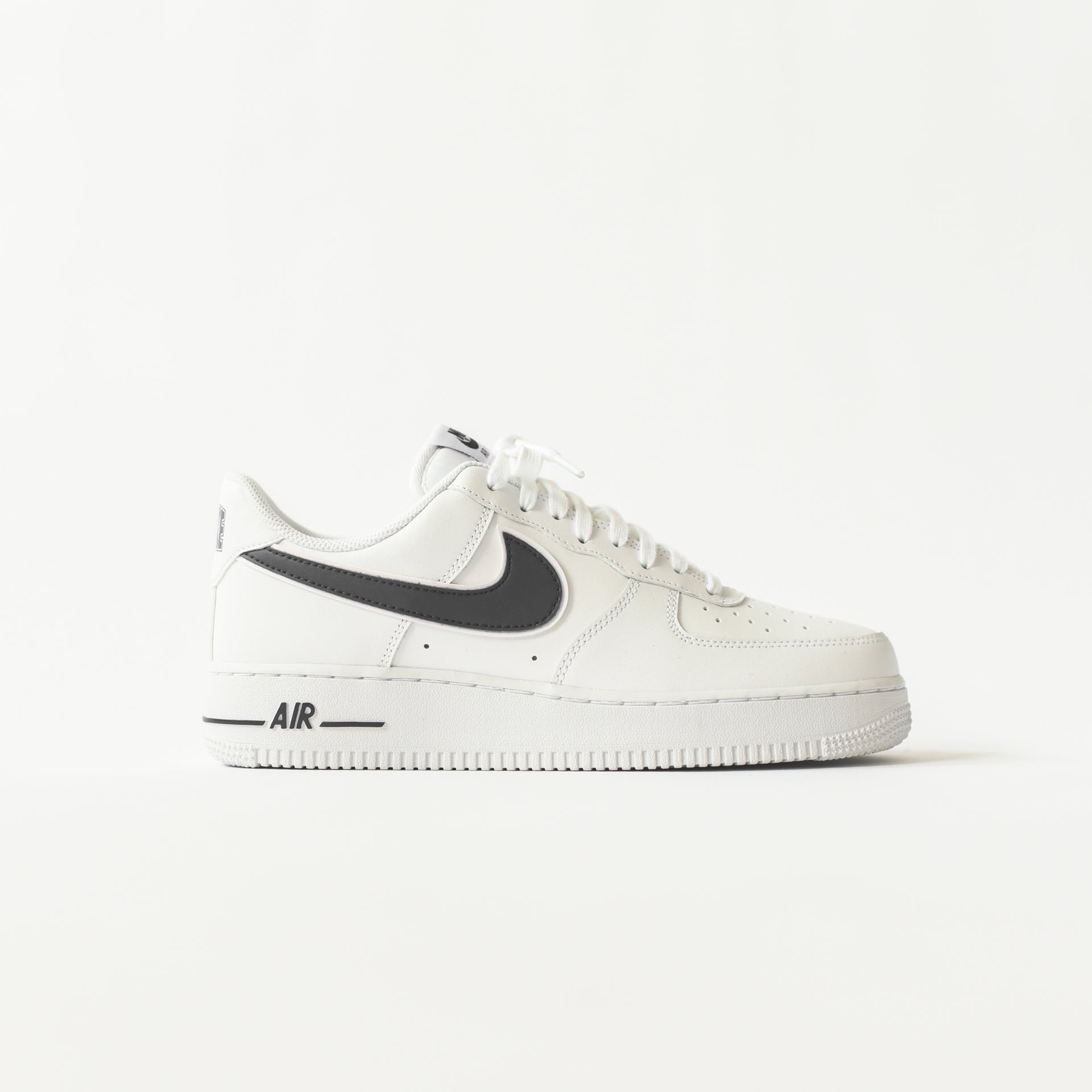 Nike Air Force 1 '07 Low - White / Black