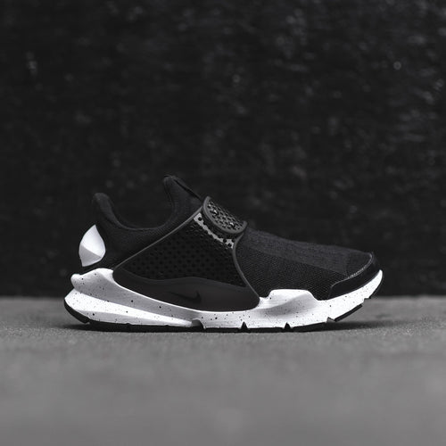 news/nike-sock-dart-se-black-white