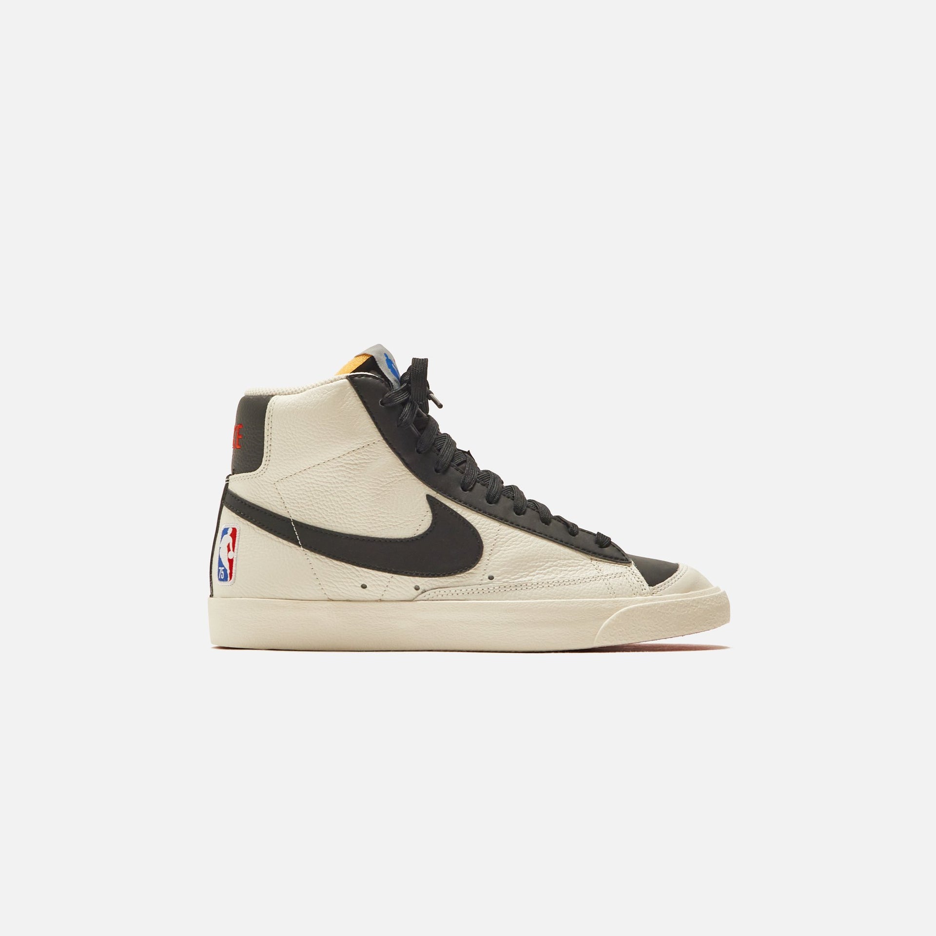 Nike Blazer MID `77 EMB - Sail / Black / Chile Red